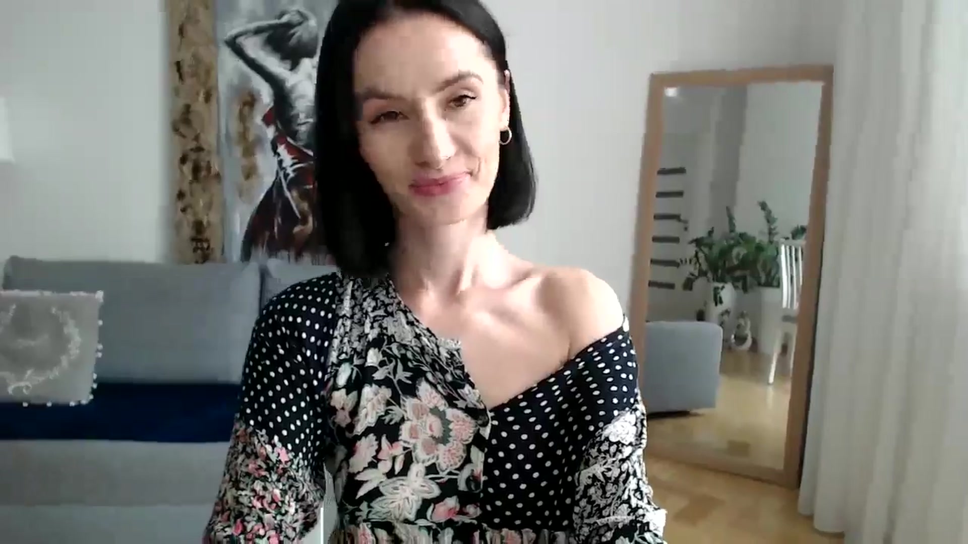 Gallery image thumbnail from the_realpearl's myfreecams stream on, 06/10/2024, 12:35 image 10 of 20