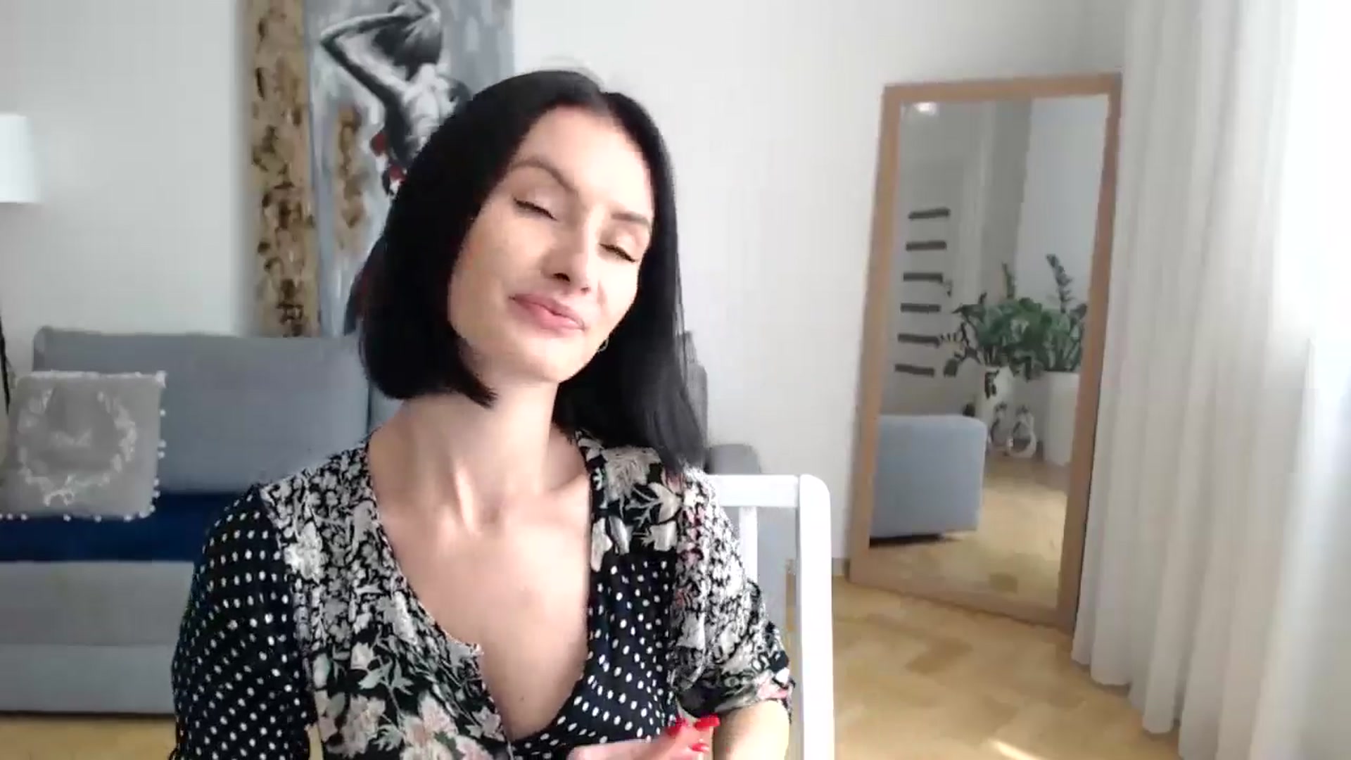 Gallery image thumbnail from the_realpearl's myfreecams stream on, 06/10/2024, 12:35 image 4 of 20