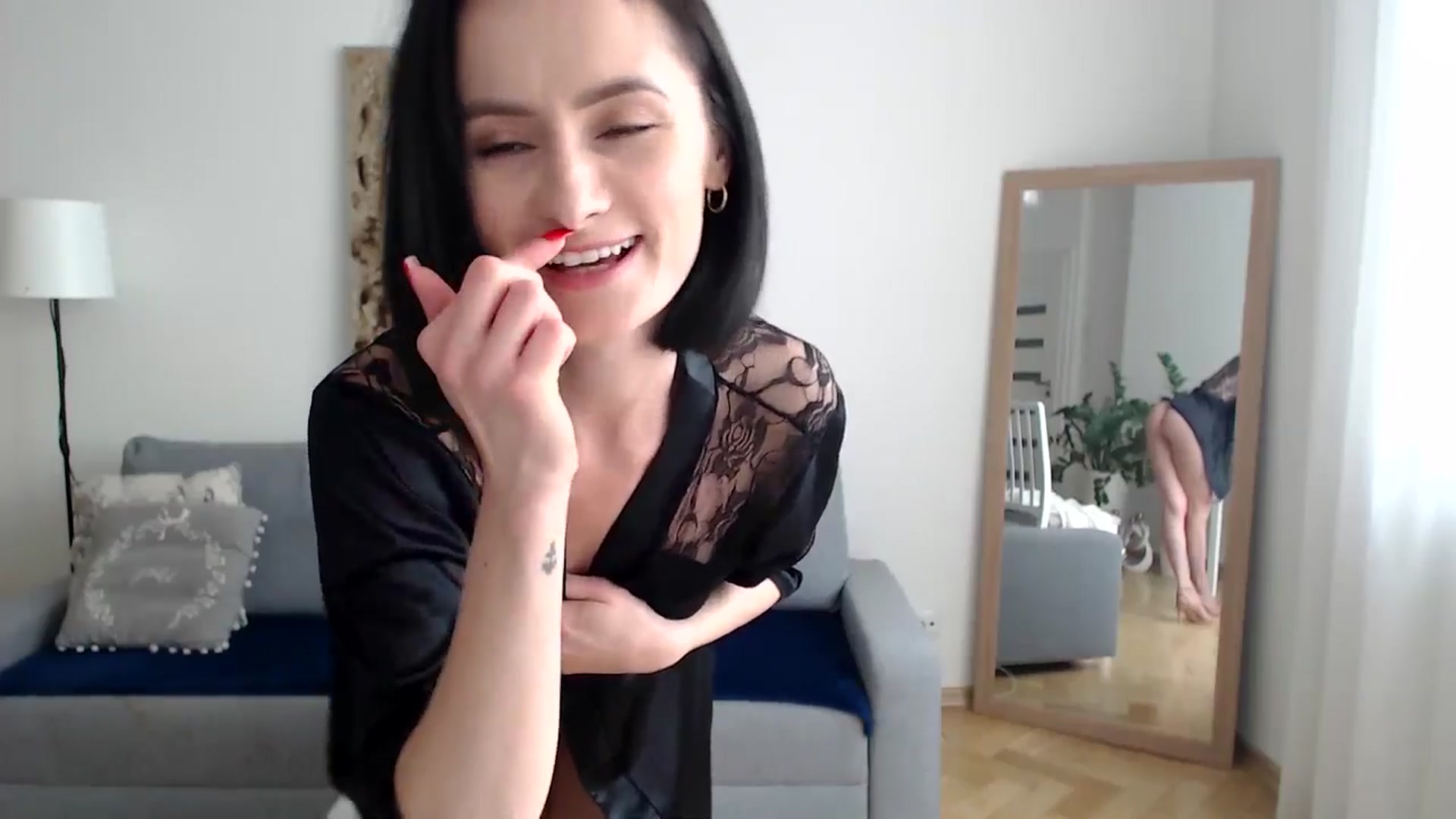 Gallery image thumbnail from the_realpearl's myfreecams stream on, 06/13/2024, 14:29 image 2 of 20