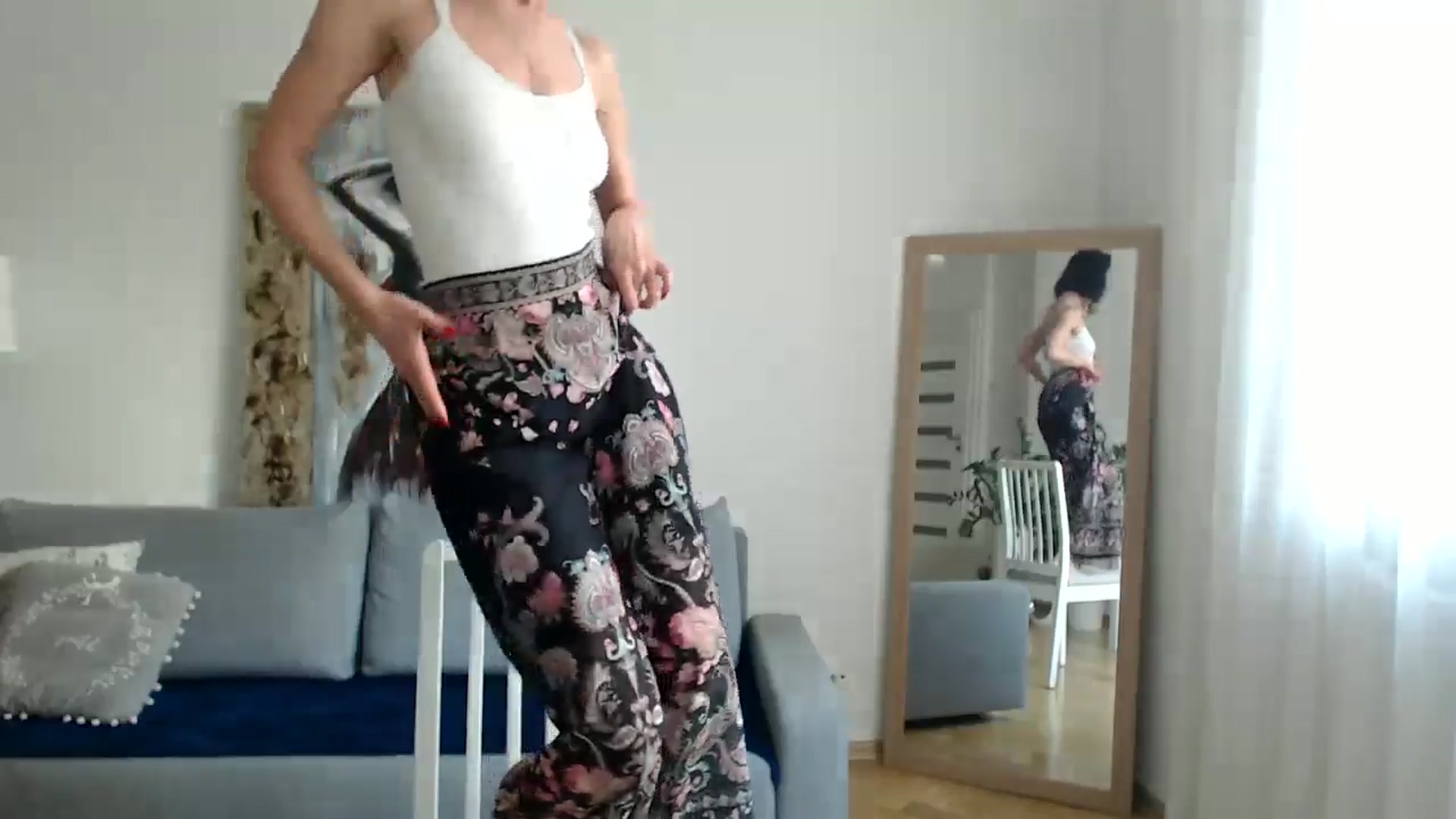 Gallery image thumbnail from the_realpearl's myfreecams stream on, 06/18/2024, 14:56 image 14 of 20