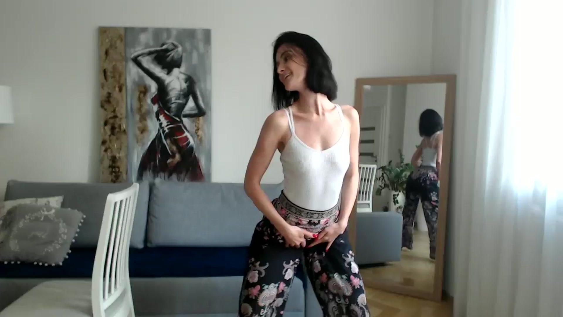 Gallery image thumbnail from the_realpearl's myfreecams stream on, 06/18/2024, 14:56 image 18 of 20