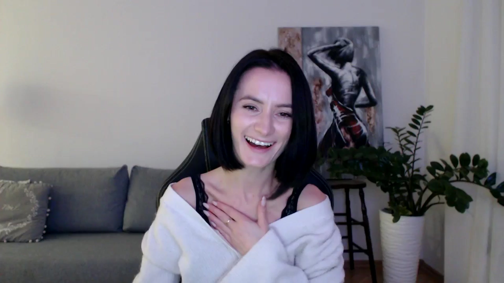 Gallery image thumbnail from the_realpearl's myfreecams stream on, 11/20/2024, 19:38 image 6 of 20