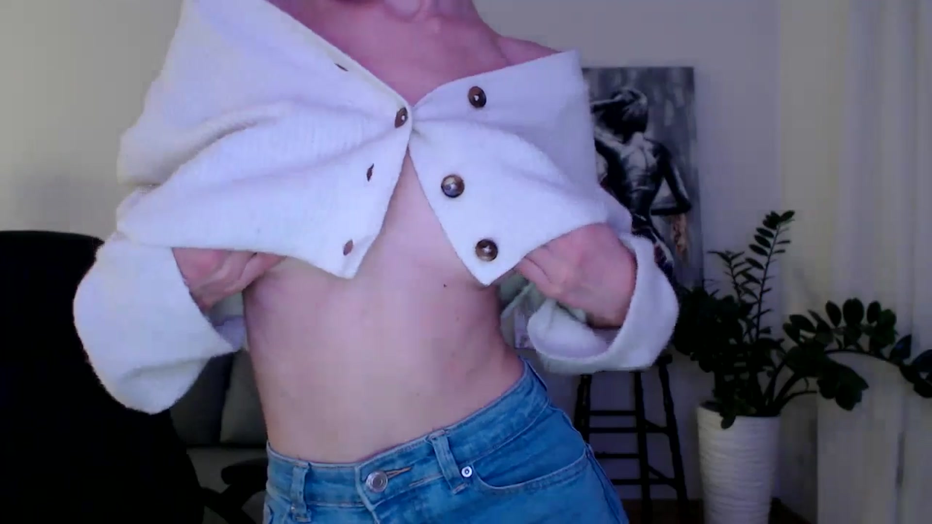 Gallery image thumbnail from the_realpearl's myfreecams stream on, 11/20/2024, 19:38 image 10 of 20