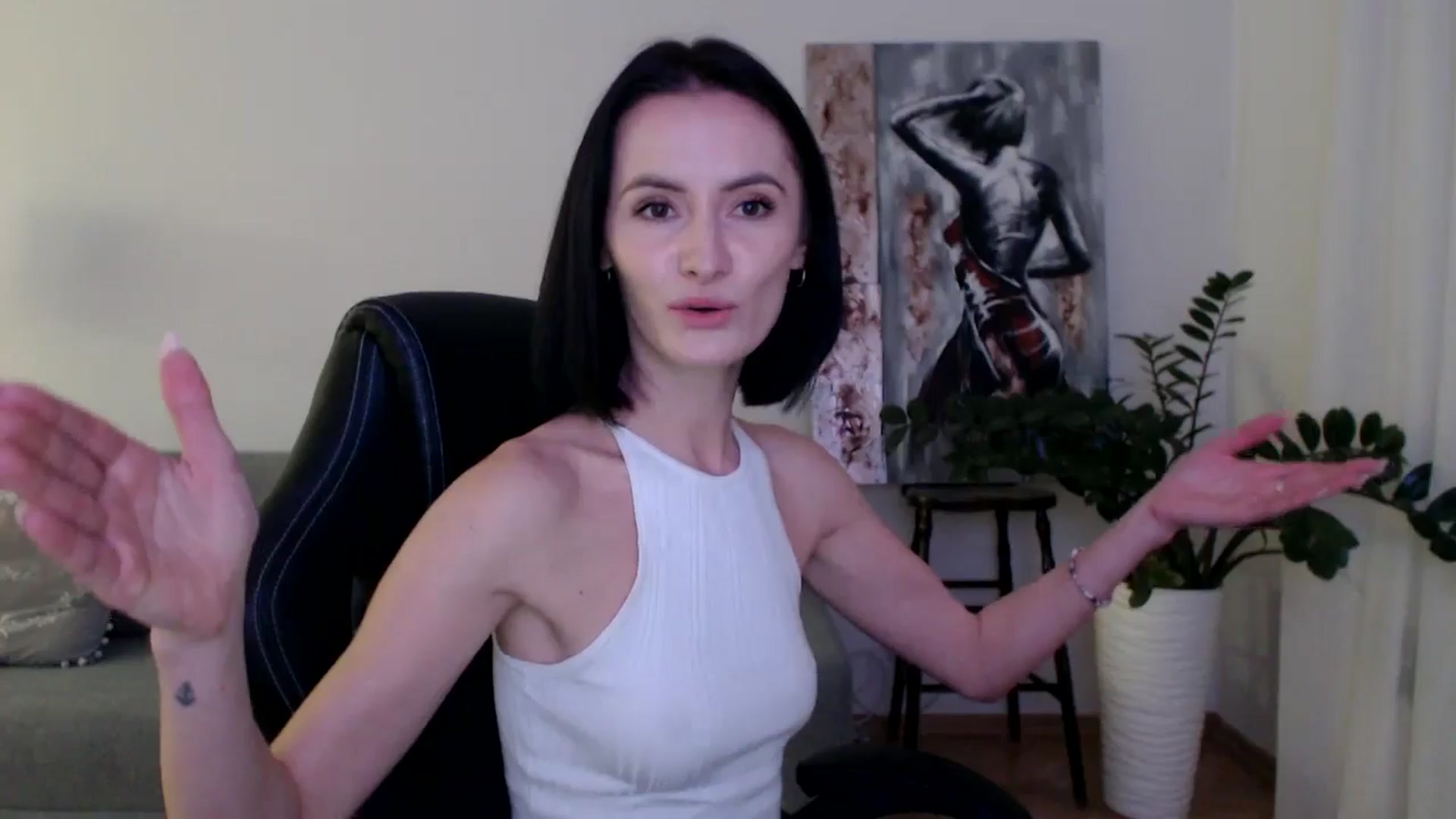 Gallery image thumbnail from the_realpearl's myfreecams stream on, 11/22/2024, 18:30 image 20 of 20
