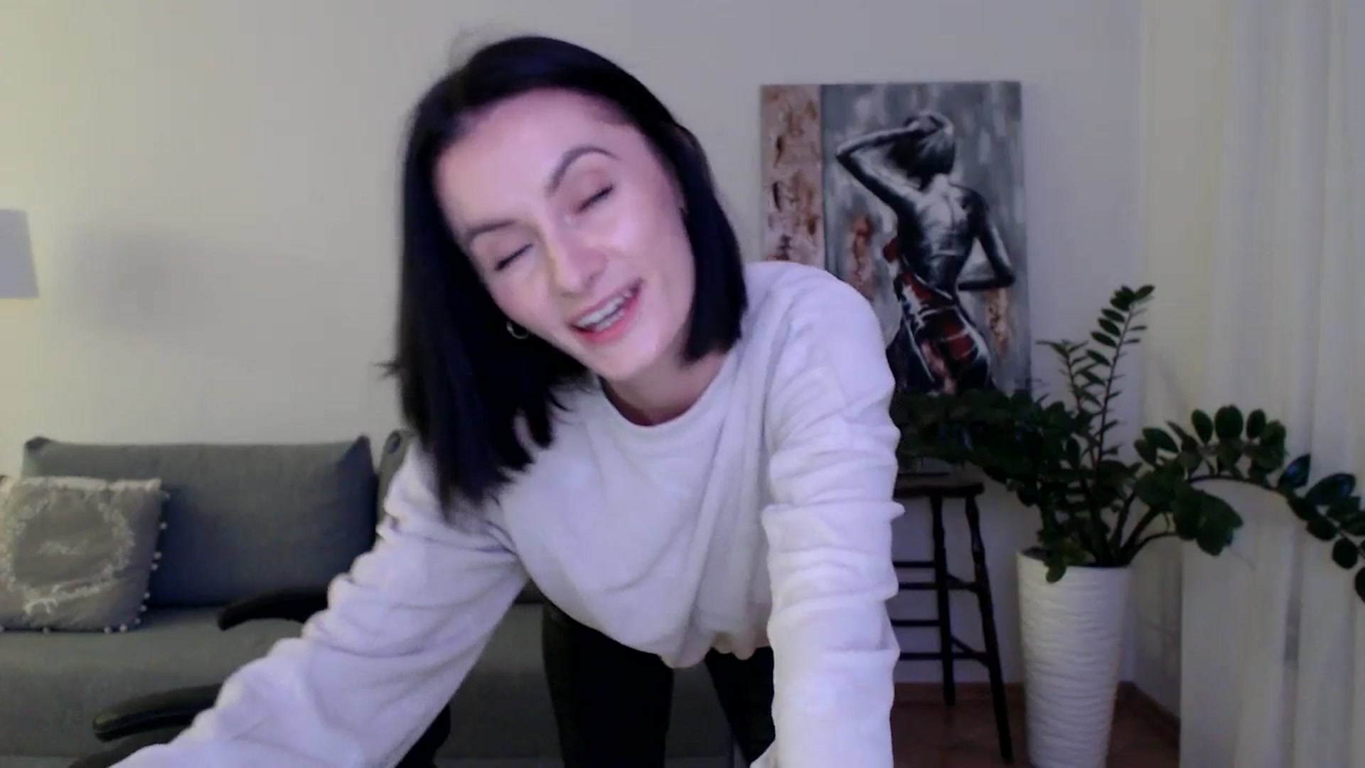 Gallery image thumbnail from the_realpearl's myfreecams stream on, 11/22/2024, 18:30 image 4 of 20