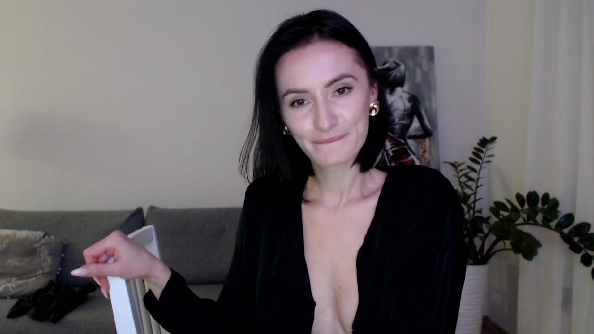 Gallery image thumbnail from the_realpearl's myfreecams stream on, 11/24/2024, 19:10 image 5 of 20