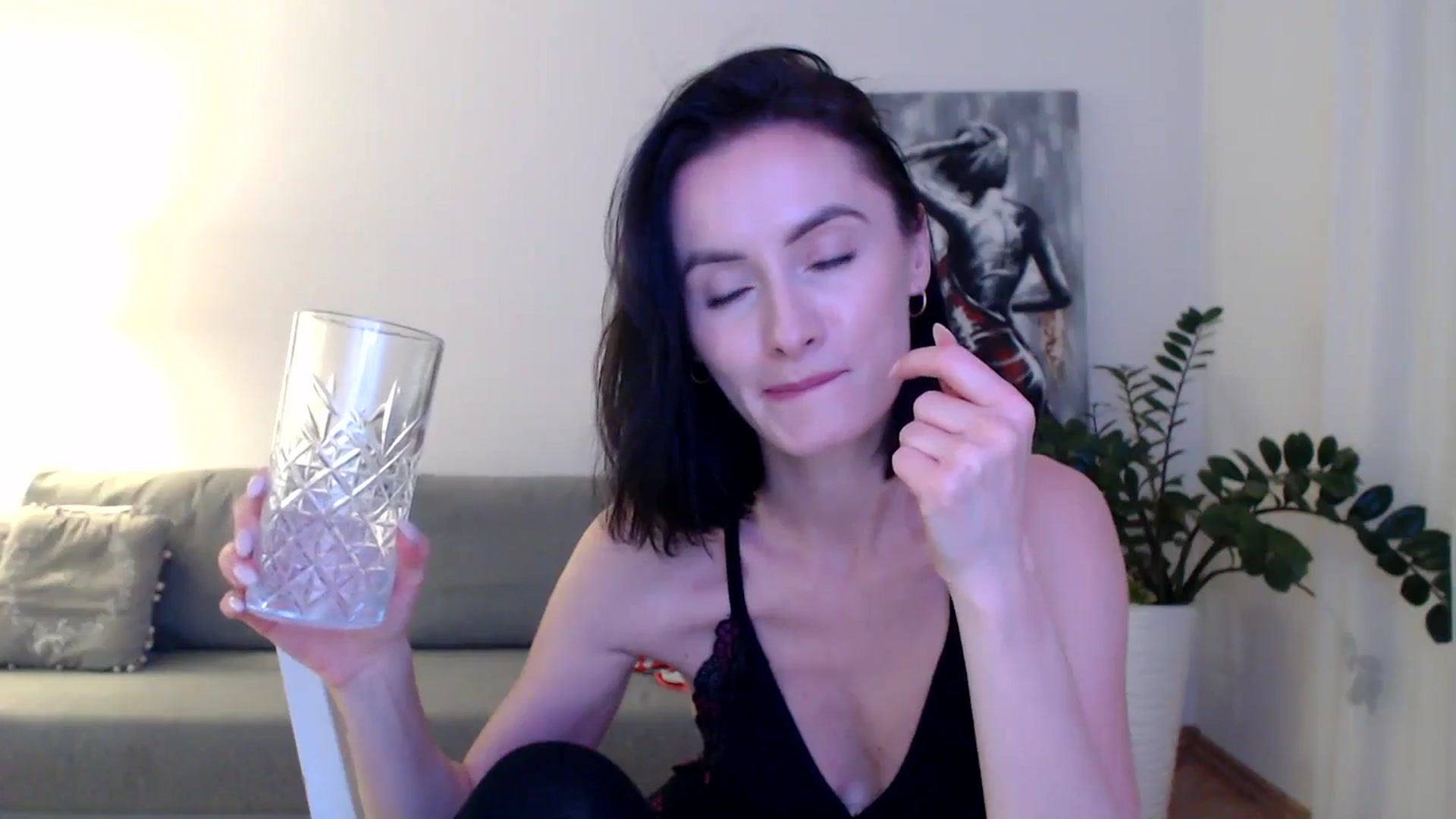 Gallery image thumbnail from the_realpearl's myfreecams stream on, 12/01/2024, 18:08 image 13 of 20