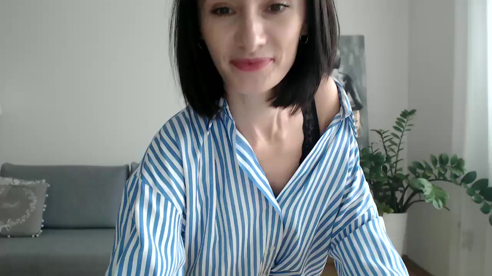 Gallery image thumbnail from the_realpearl's myfreecams stream on, 12/03/2024, 13:13 image 6 of 20