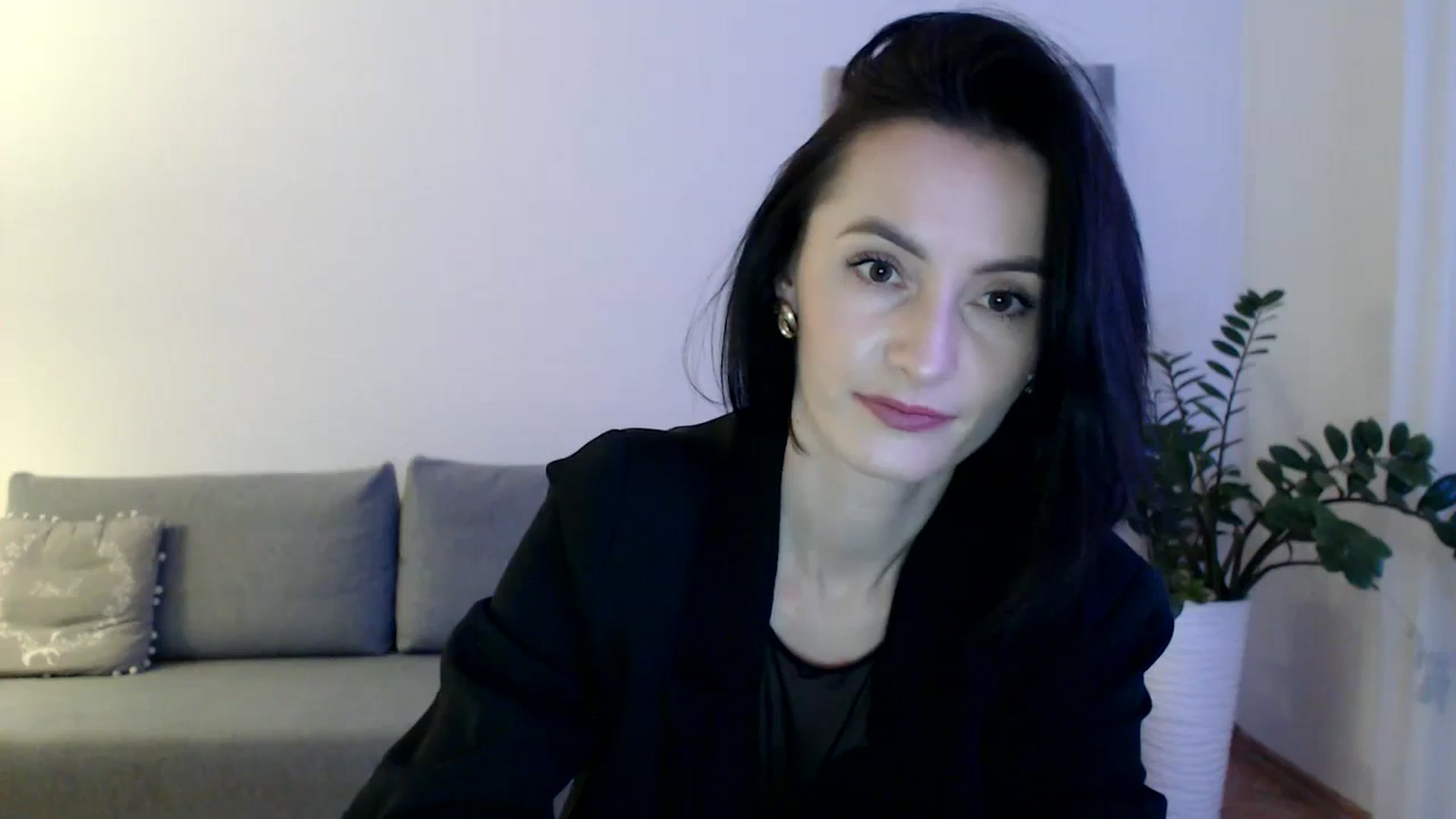 Gallery image thumbnail from the_realpearl's myfreecams stream on, 12/08/2024, 18:44 image 2 of 20
