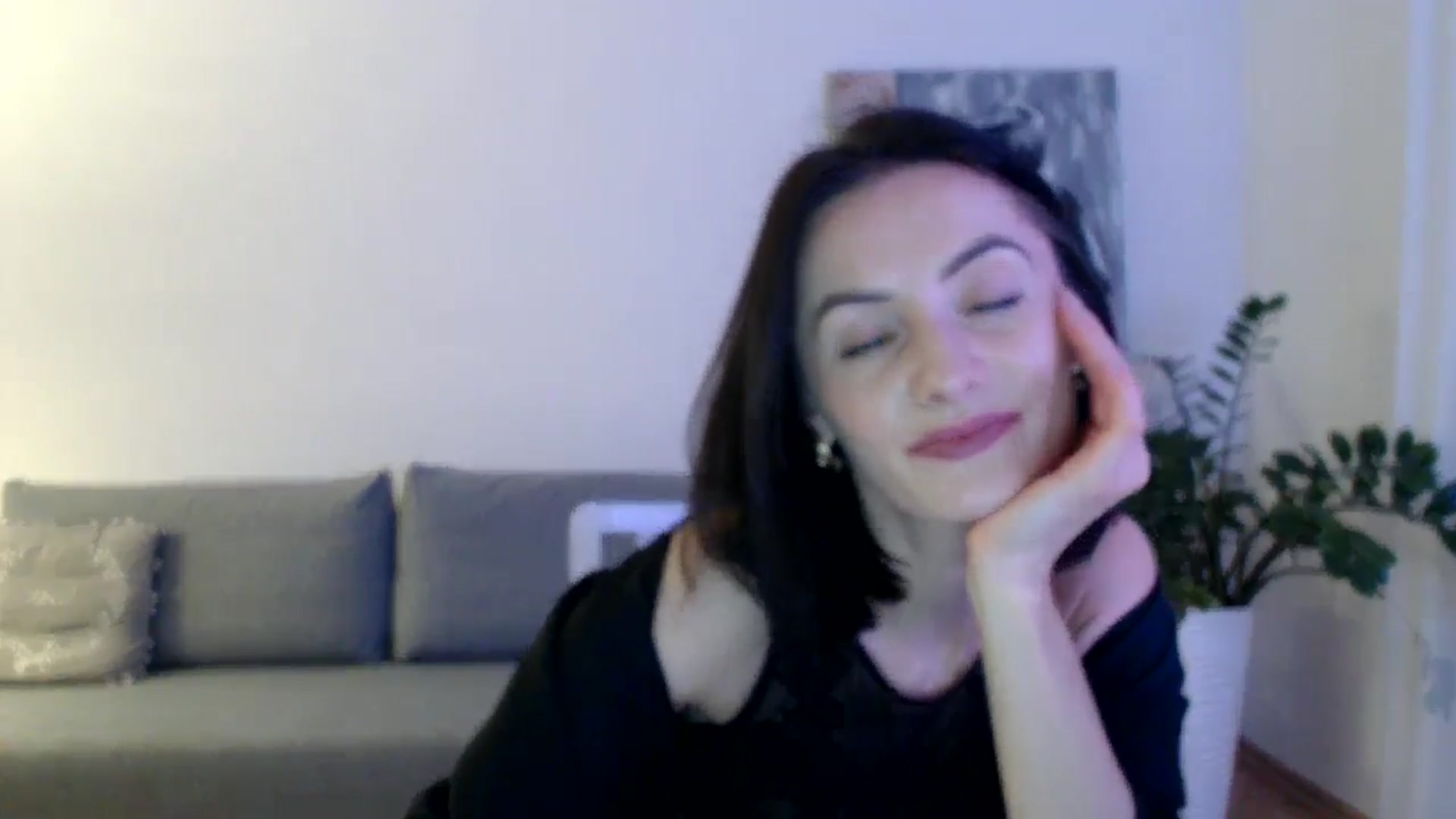 Gallery image thumbnail from the_realpearl's myfreecams stream on, 12/08/2024, 18:44 image 4 of 20
