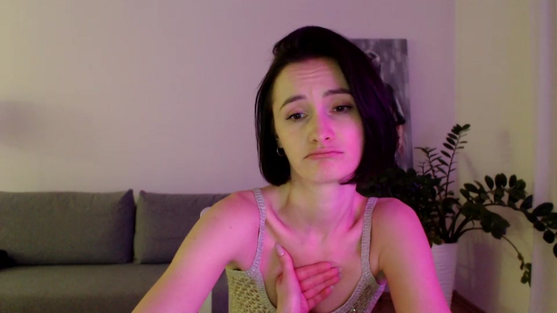 Gallery image thumbnail from the_realpearl's myfreecams stream on, 12/13/2024, 18:49 image 17 of 20