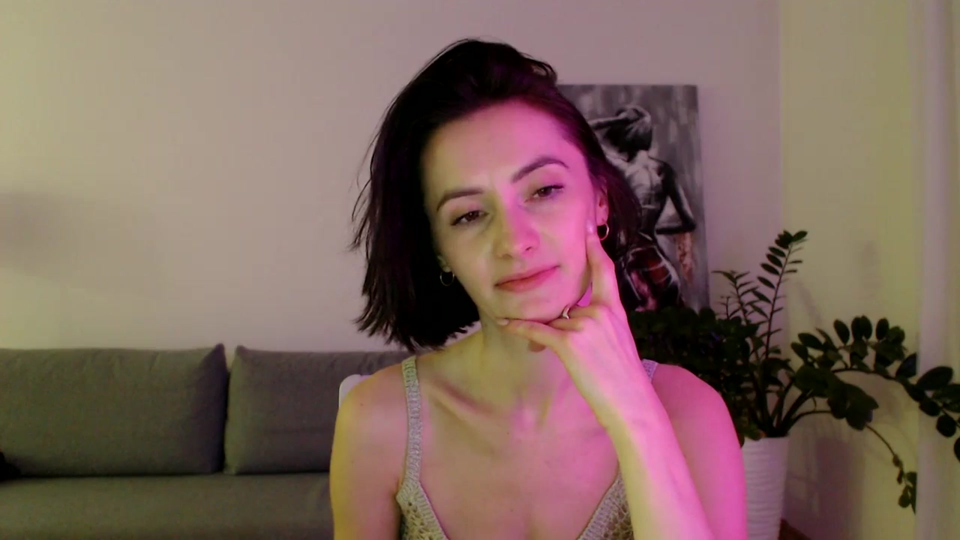 Gallery image thumbnail from the_realpearl's myfreecams stream on, 12/13/2024, 18:49 image 16 of 20