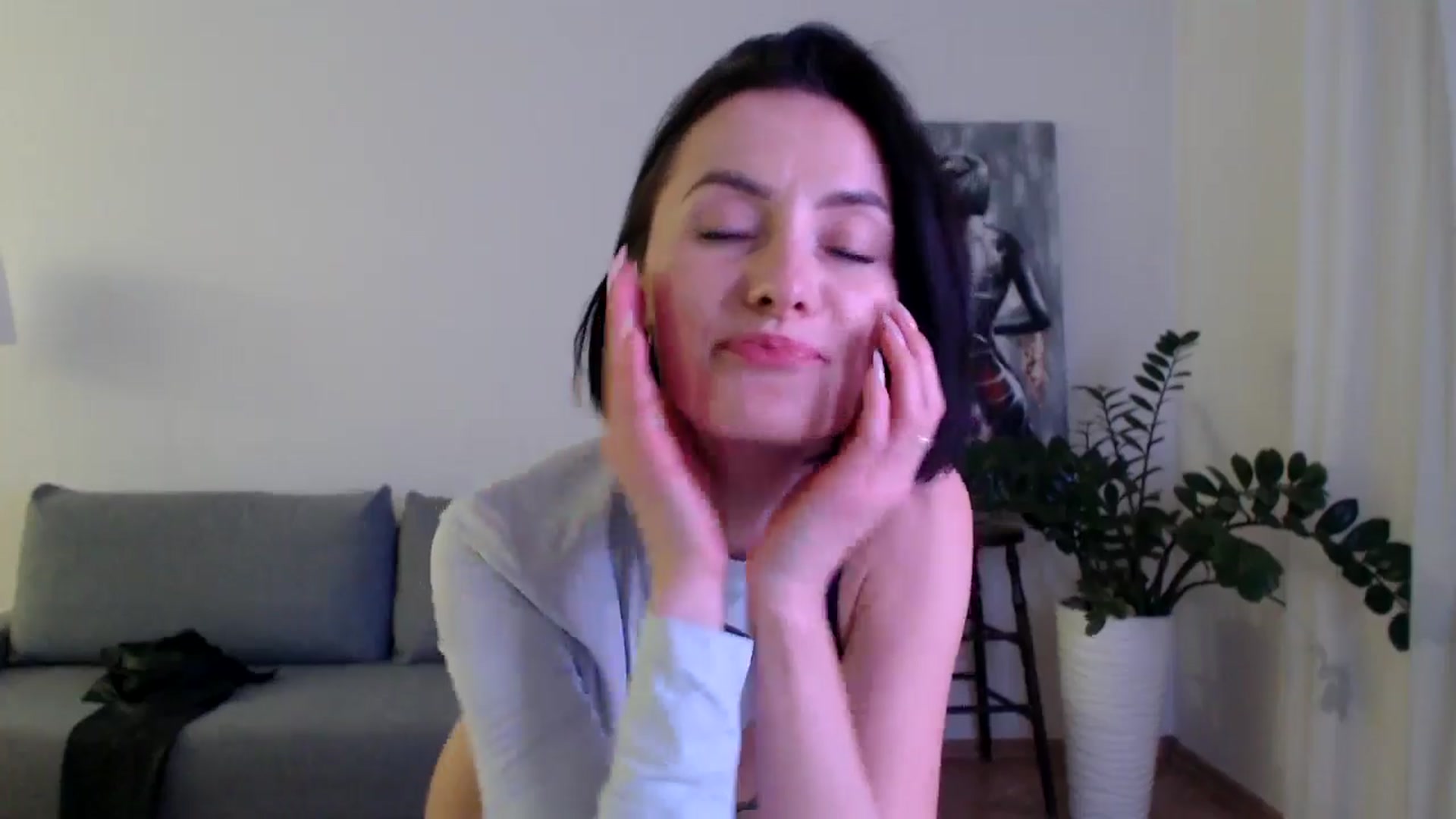 Gallery image thumbnail from the_realpearl's myfreecams stream on, 12/13/2024, 18:49 image 8 of 20