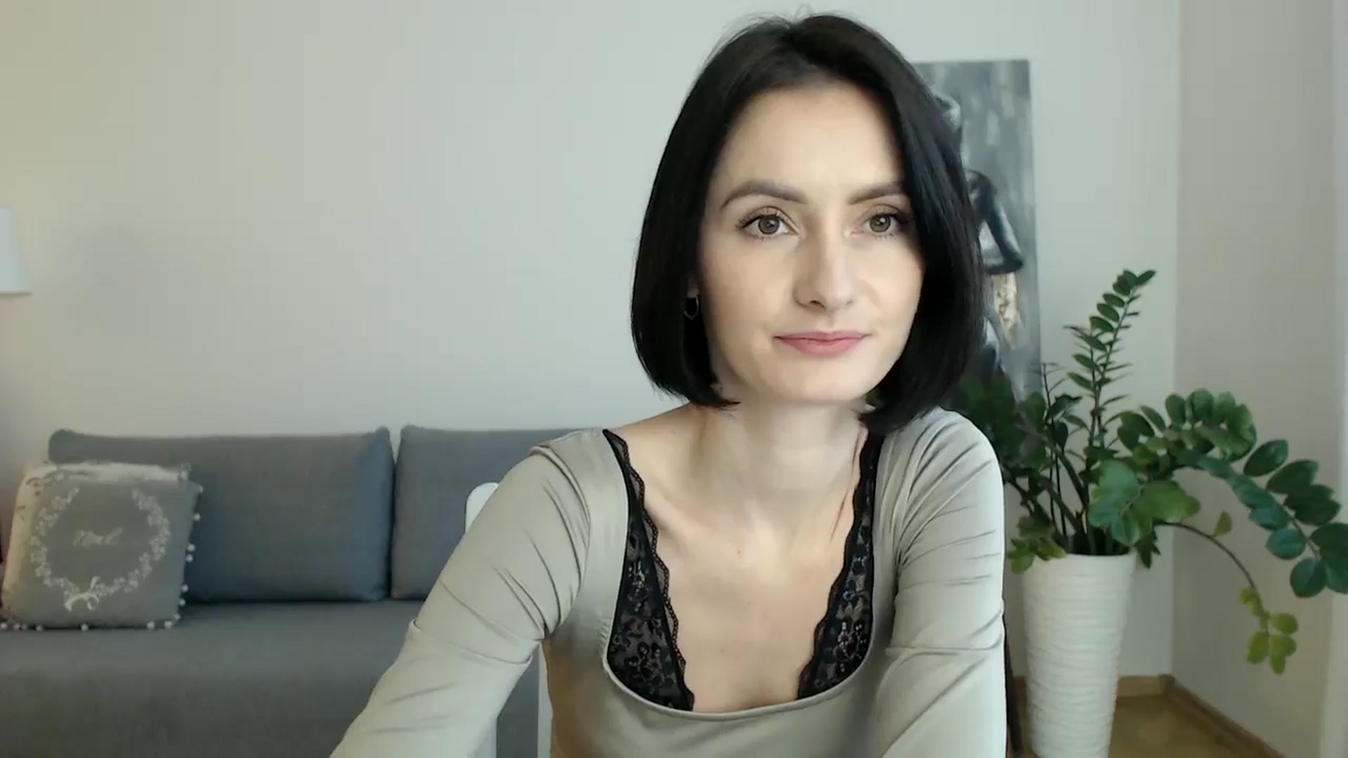Gallery image thumbnail from the_realpearl's myfreecams stream on, 01/08/2025, 14:32 image 10 of 20