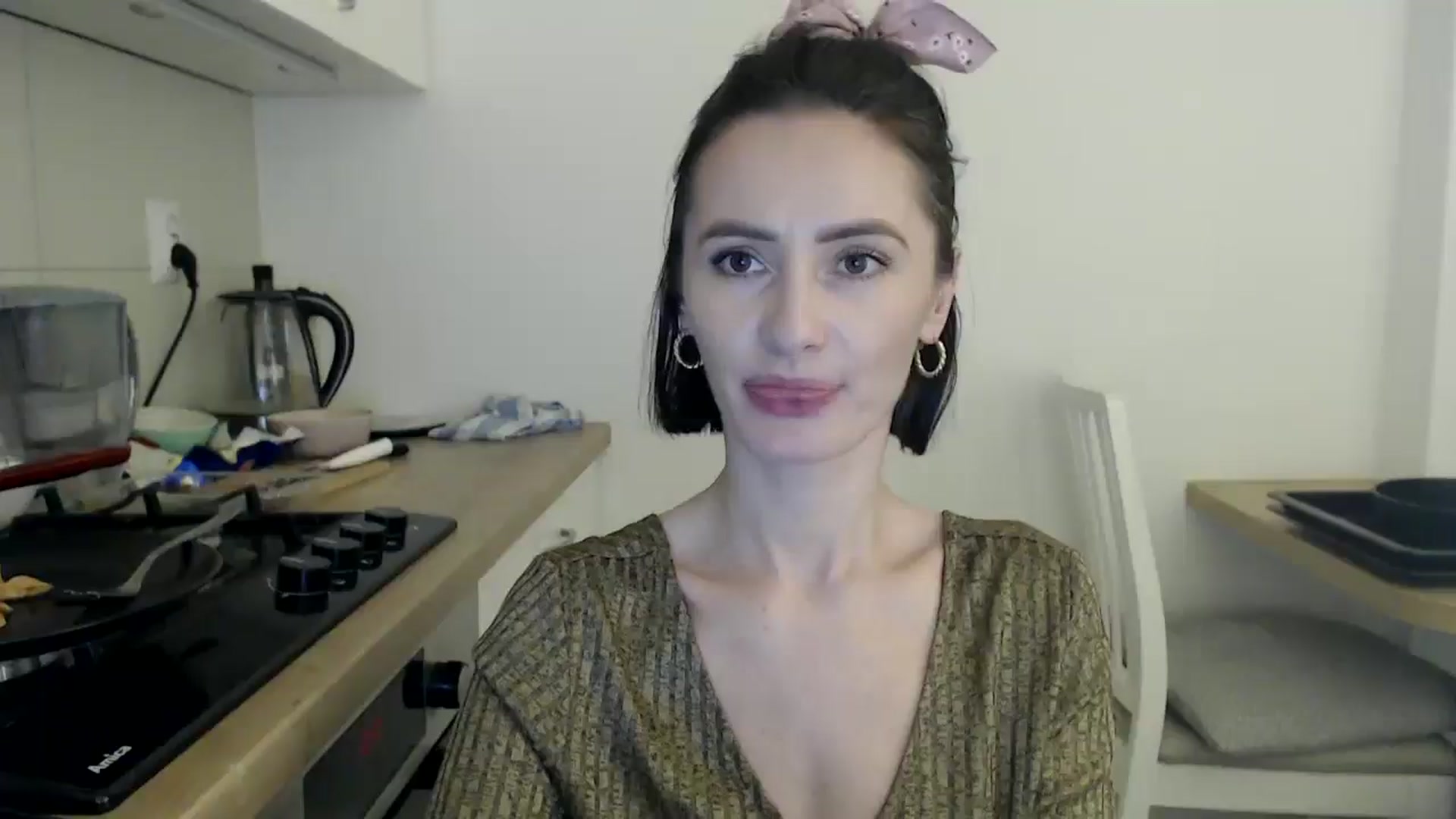 Gallery image thumbnail from the_realpearl's myfreecams stream on, 01/17/2025, 19:17 image 12 of 20