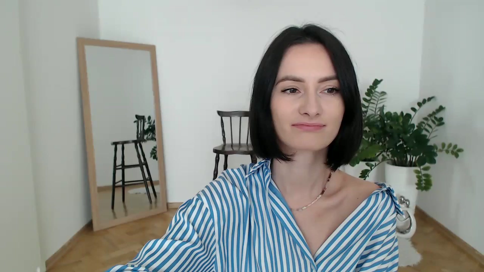 Gallery image thumbnail from the_realpearl's myfreecams stream on, 02/10/2025, 13:26 image 11 of 20