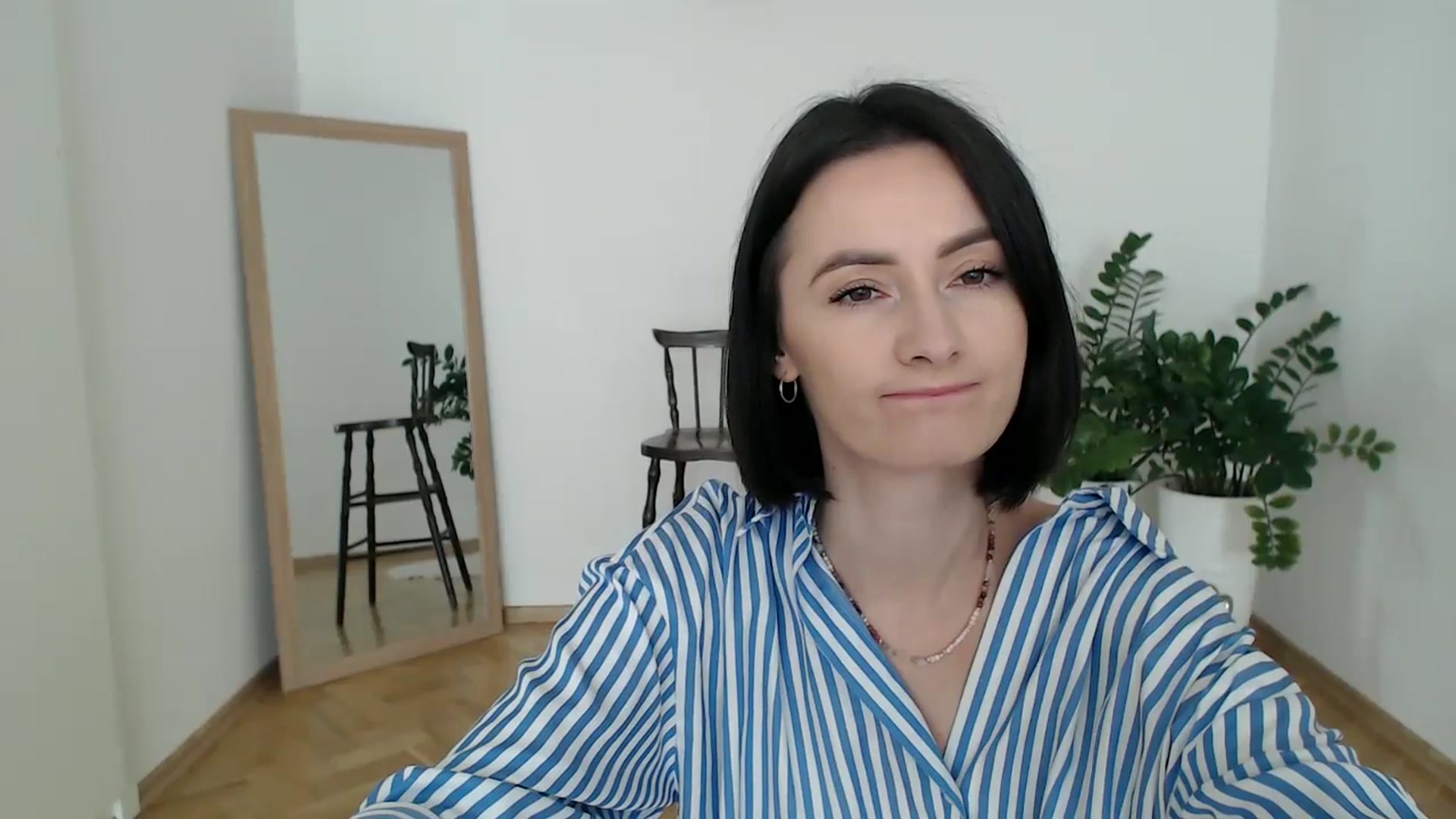 Gallery image thumbnail from the_realpearl's myfreecams stream on, 02/10/2025, 13:26 image 7 of 20