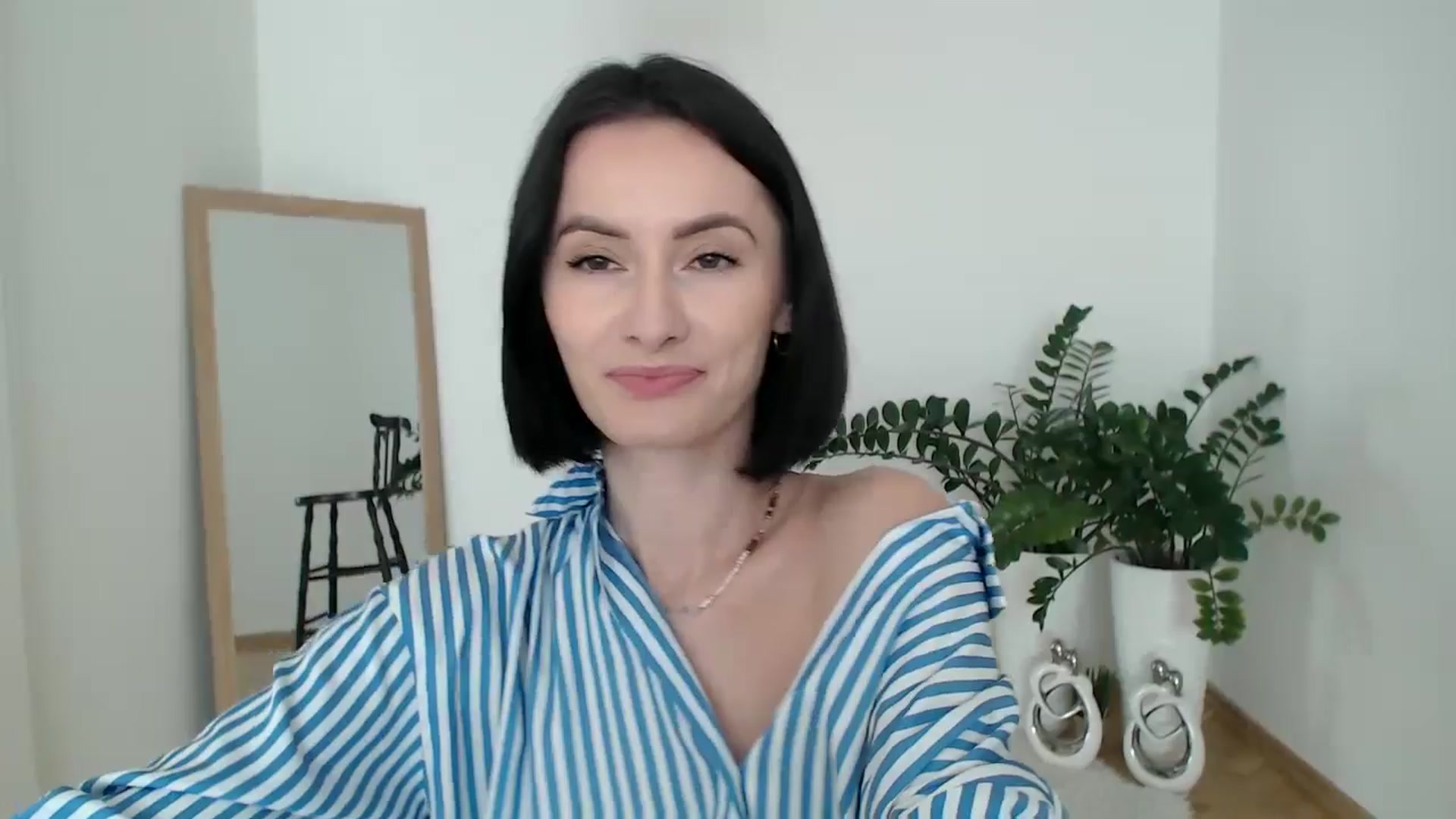 Gallery image thumbnail from the_realpearl's myfreecams stream on, 02/10/2025, 13:26 image 15 of 20