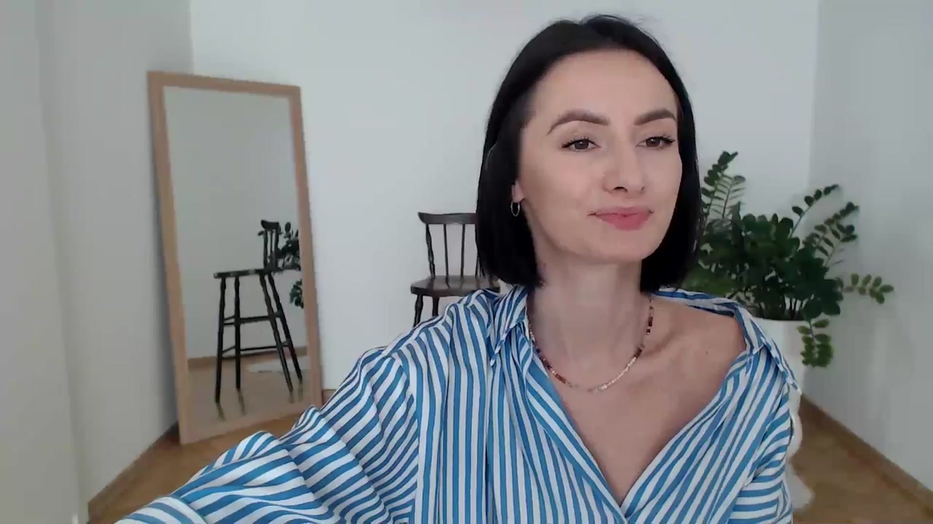 Gallery image thumbnail from the_realpearl's myfreecams stream on, 02/10/2025, 13:26 image 14 of 20
