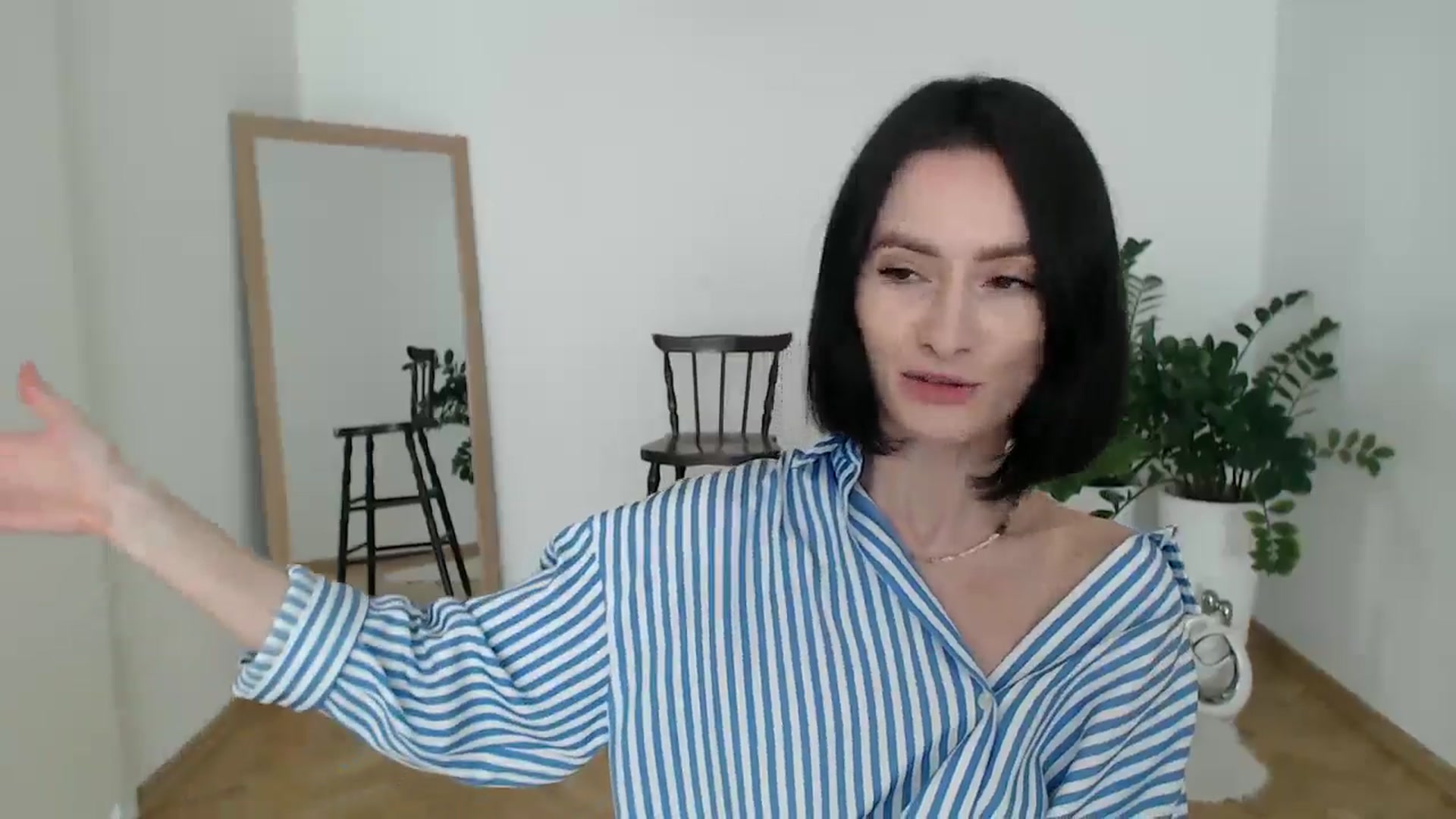 Gallery image thumbnail from the_realpearl's myfreecams stream on, 02/10/2025, 13:26 image 10 of 20