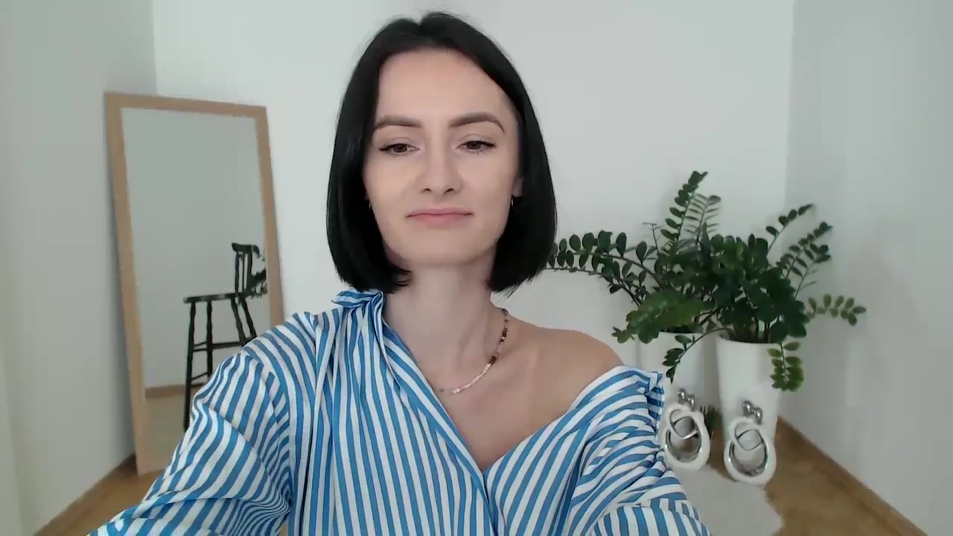 Gallery image thumbnail from the_realpearl's myfreecams stream on, 02/10/2025, 13:26 image 16 of 20