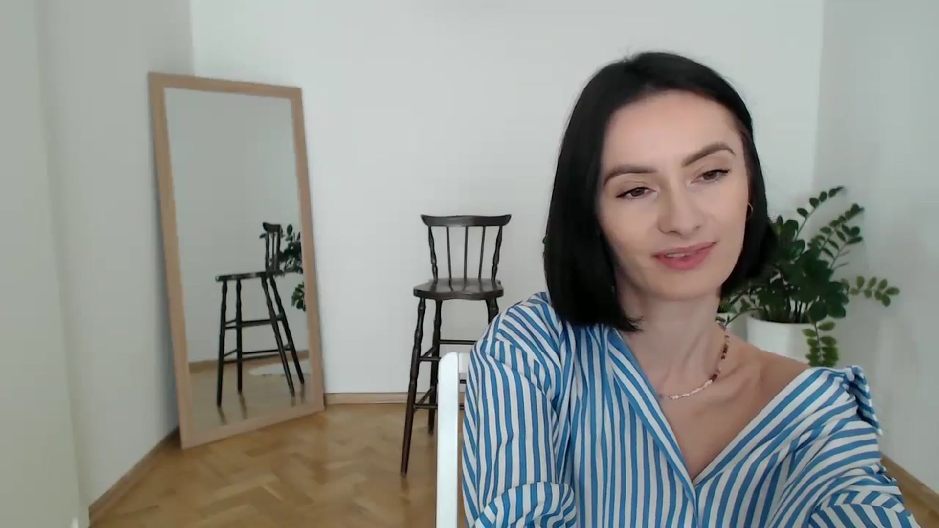 Gallery image thumbnail from the_realpearl's myfreecams stream on, 02/10/2025, 13:26 image 12 of 20