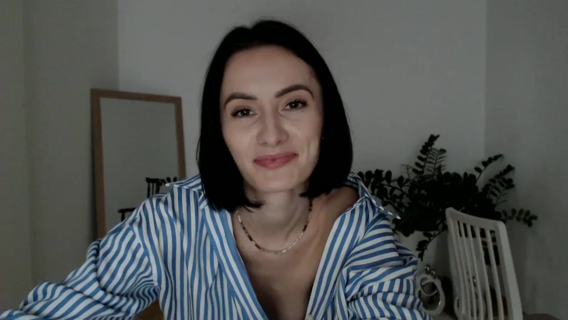 Gallery image thumbnail from the_realpearl's myfreecams stream on, 02/10/2025, 16:09 image 13 of 20