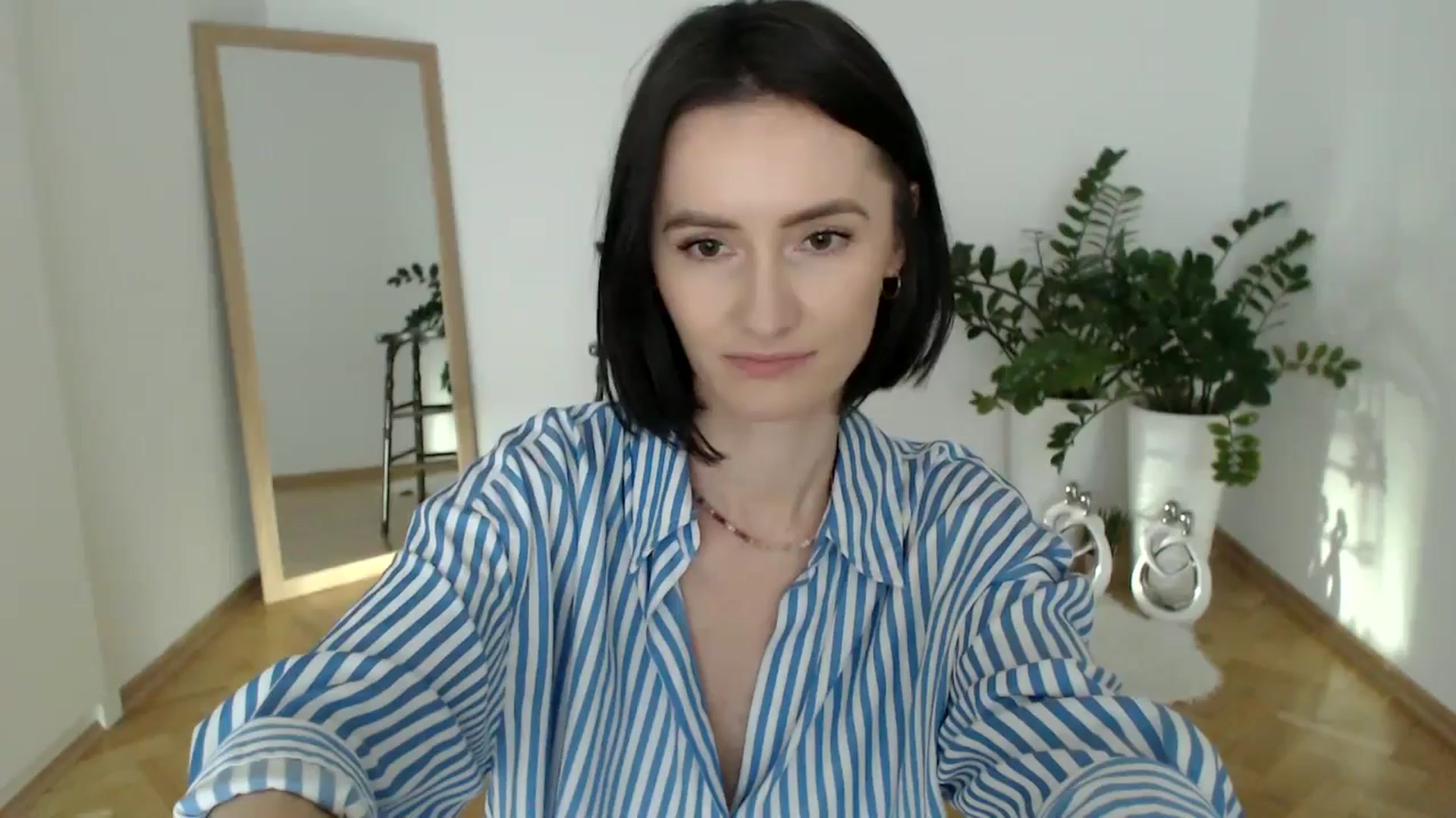 Gallery image thumbnail from the_realpearl's myfreecams stream on, 02/10/2025, 16:09 image 7 of 20