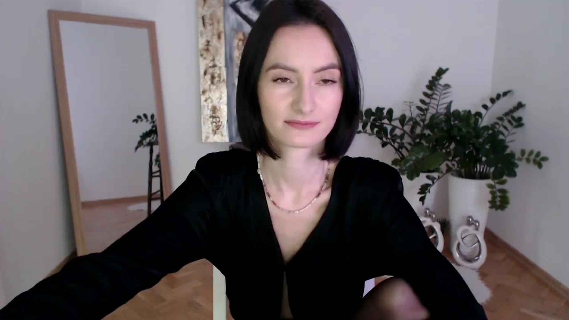 Gallery image thumbnail from the_realpearl's myfreecams stream on, 02/11/2025, 13:16 image 19 of 20