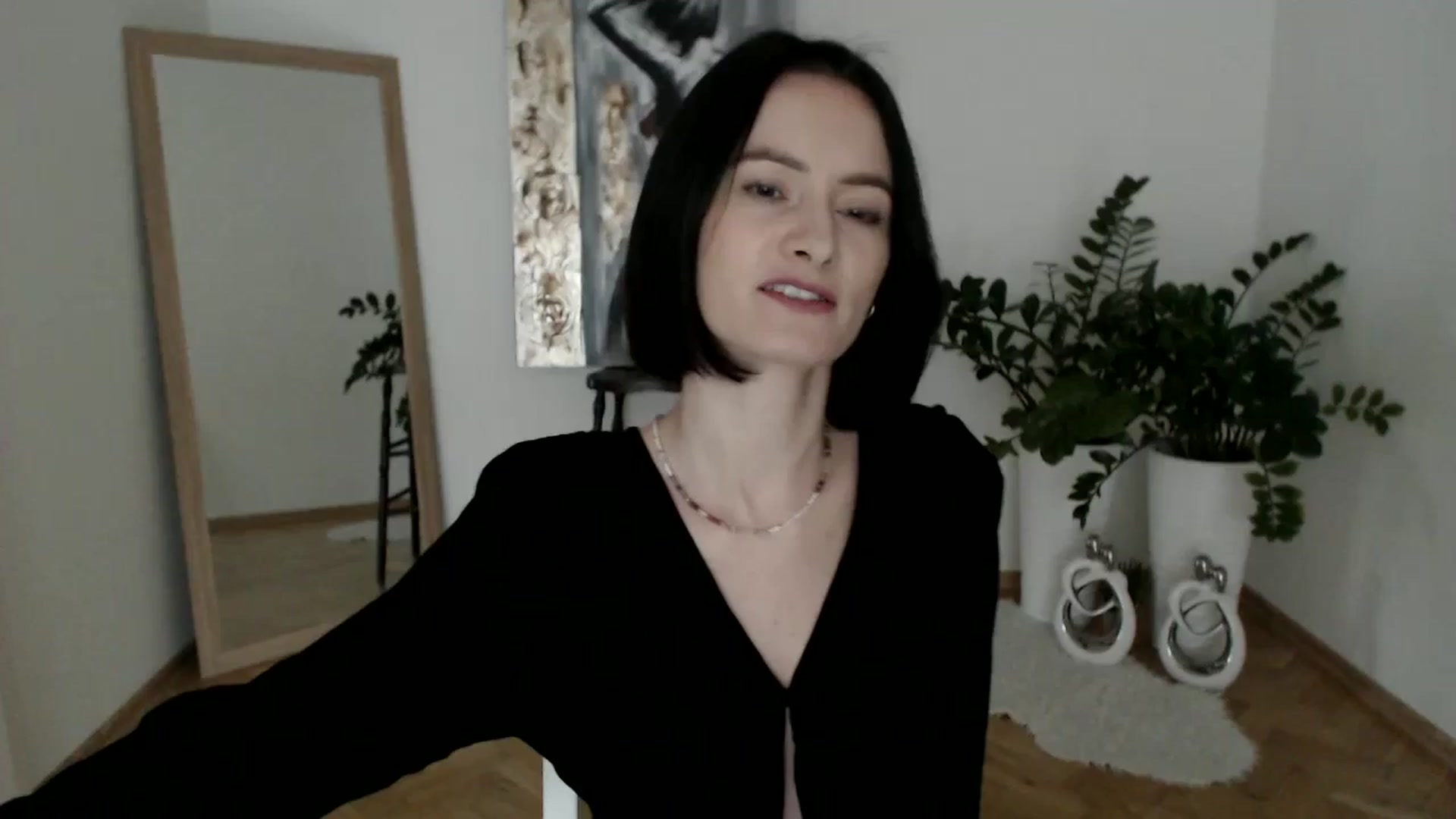 Gallery image thumbnail from the_realpearl's myfreecams stream on, 02/11/2025, 13:16 image 17 of 20