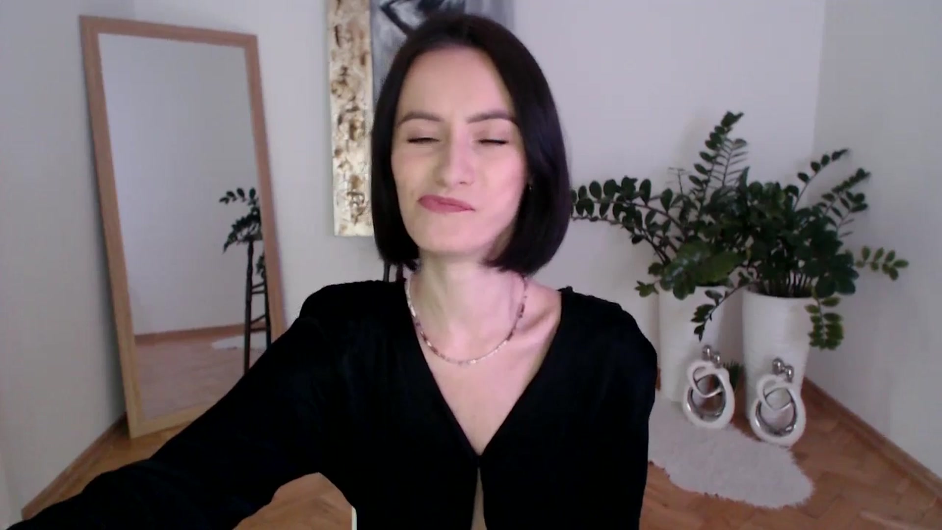 Gallery image thumbnail from the_realpearl's myfreecams stream on, 02/11/2025, 13:16 image 18 of 20