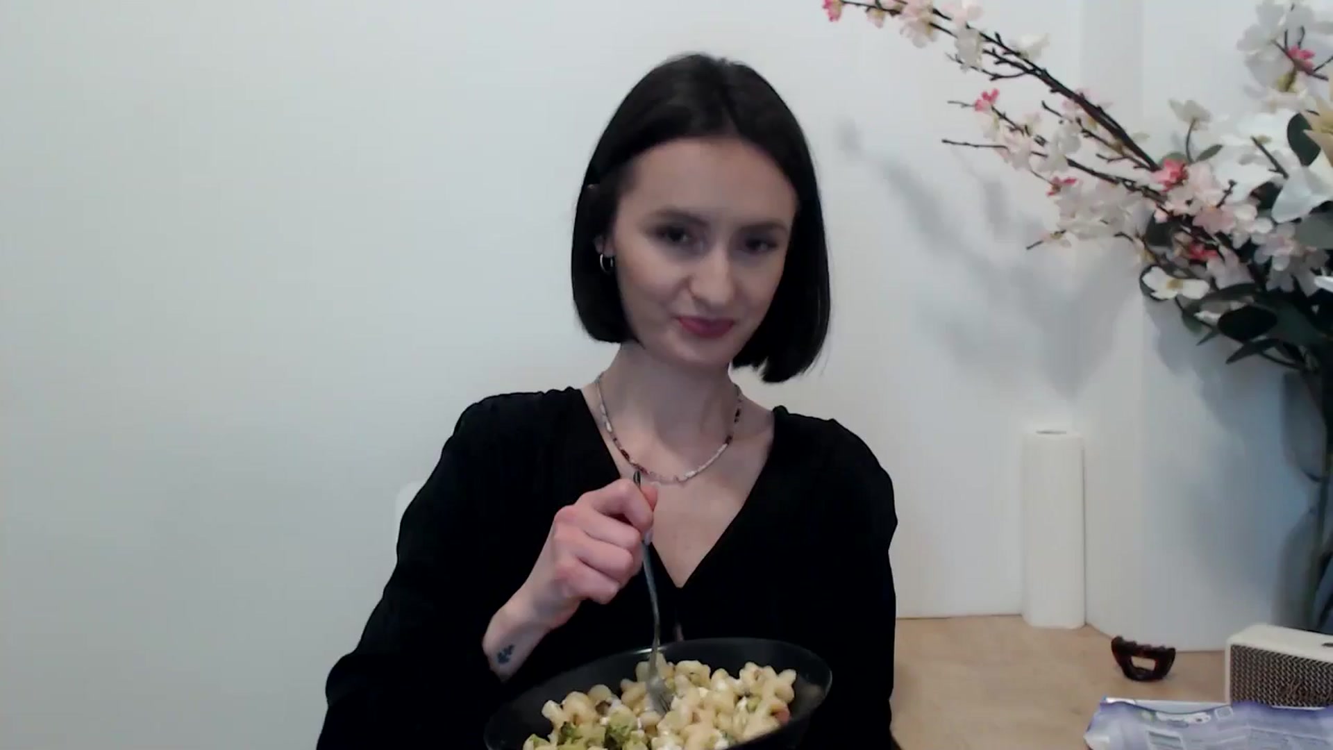 Gallery image thumbnail from the_realpearl's myfreecams stream on, 02/11/2025, 15:52 image 1 of 20