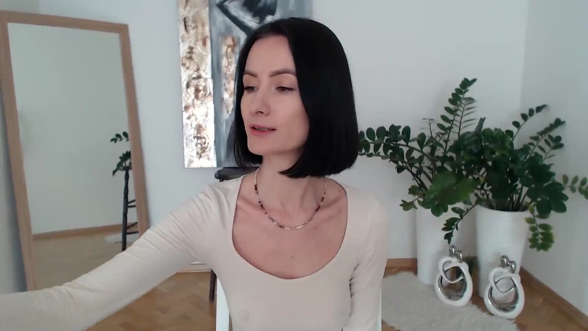 Gallery image thumbnail from the_realpearl's myfreecams stream on, 02/13/2025, 08:11 image 16 of 20
