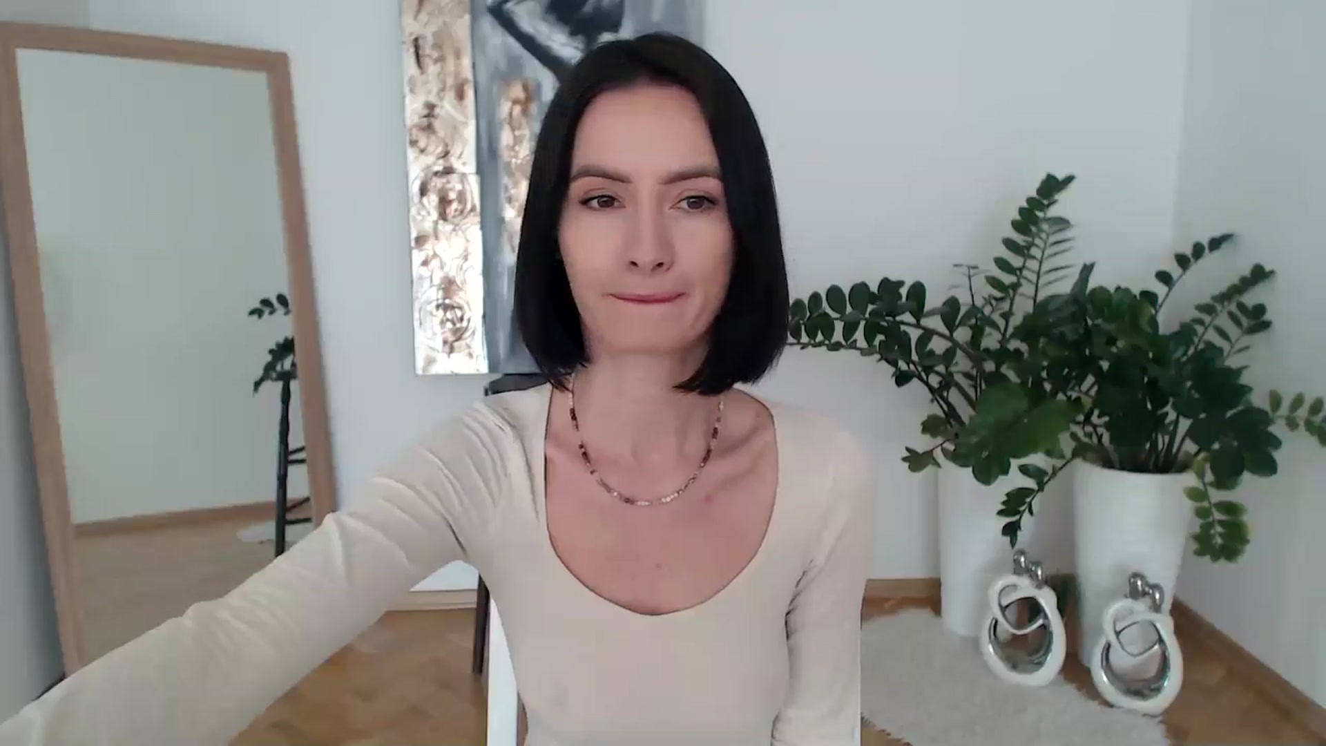 Gallery image thumbnail from the_realpearl's myfreecams stream on, 02/13/2025, 08:11 image 17 of 20