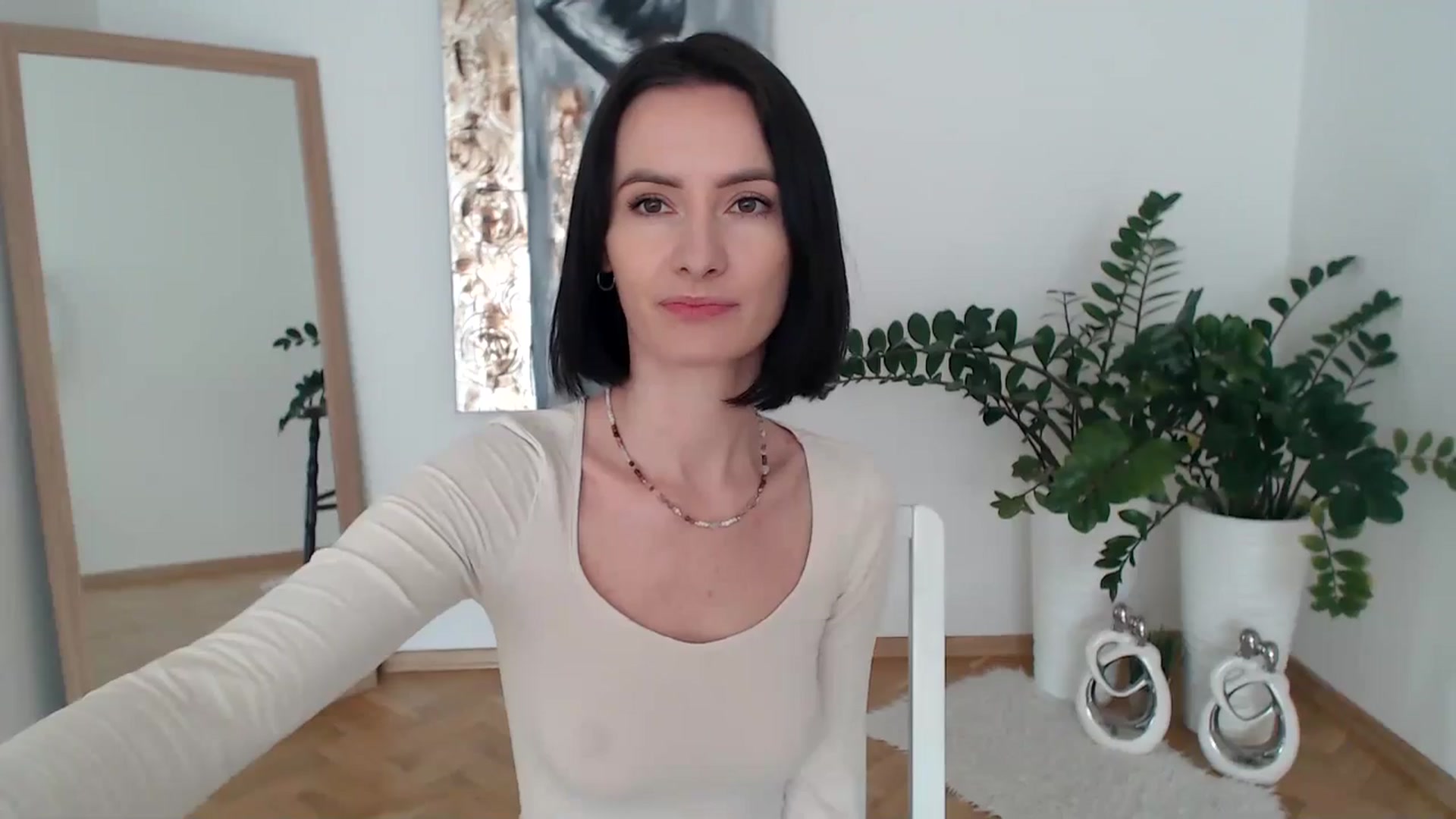 Gallery image thumbnail from the_realpearl's myfreecams stream on, 02/13/2025, 08:11 image 14 of 20