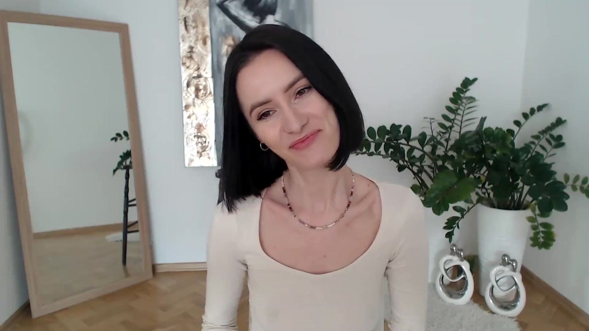 Gallery image thumbnail from the_realpearl's myfreecams stream on, 02/13/2025, 08:11 image 6 of 20