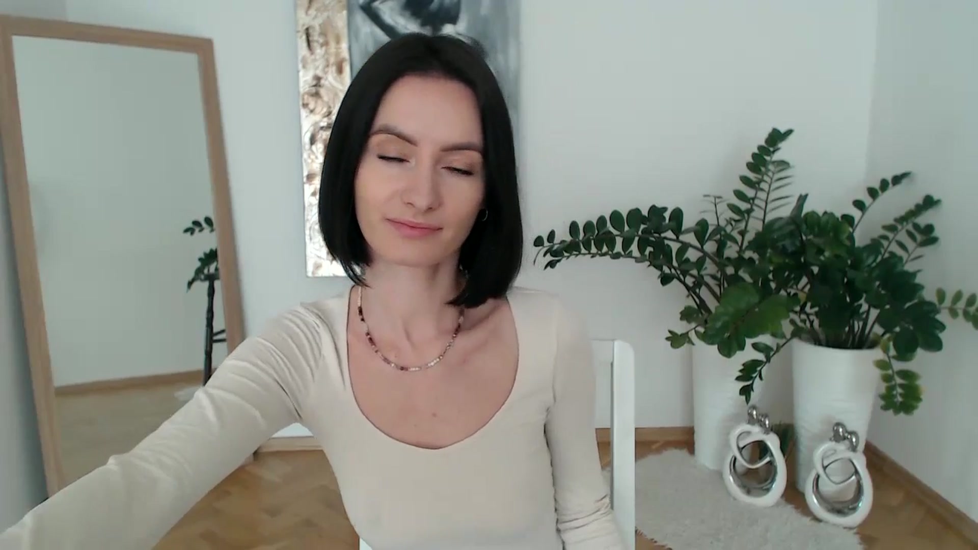 Gallery image thumbnail from the_realpearl's myfreecams stream on, 02/13/2025, 08:11 image 19 of 20