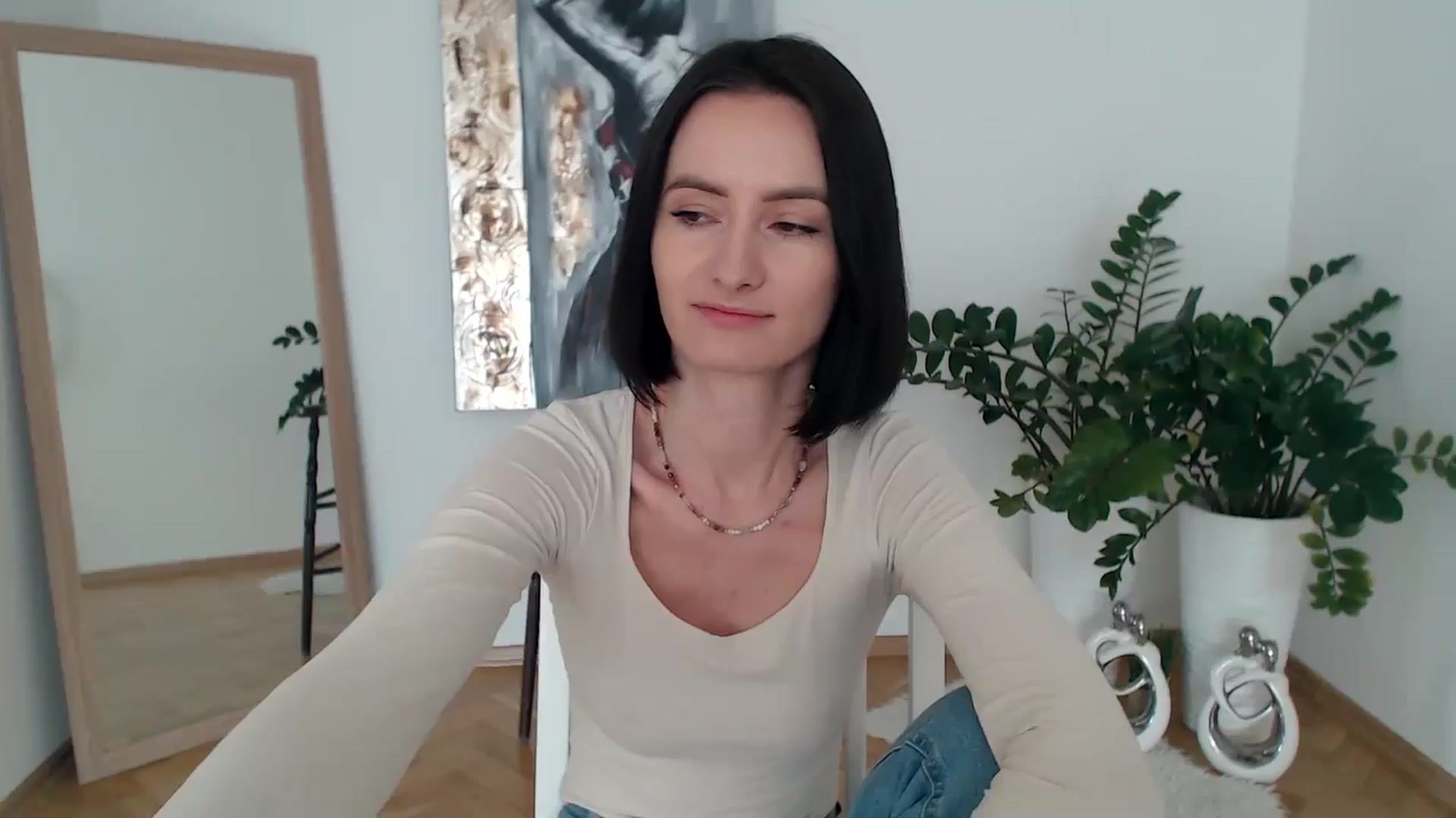 Gallery image thumbnail from the_realpearl's myfreecams stream on, 02/13/2025, 08:11 image 9 of 20