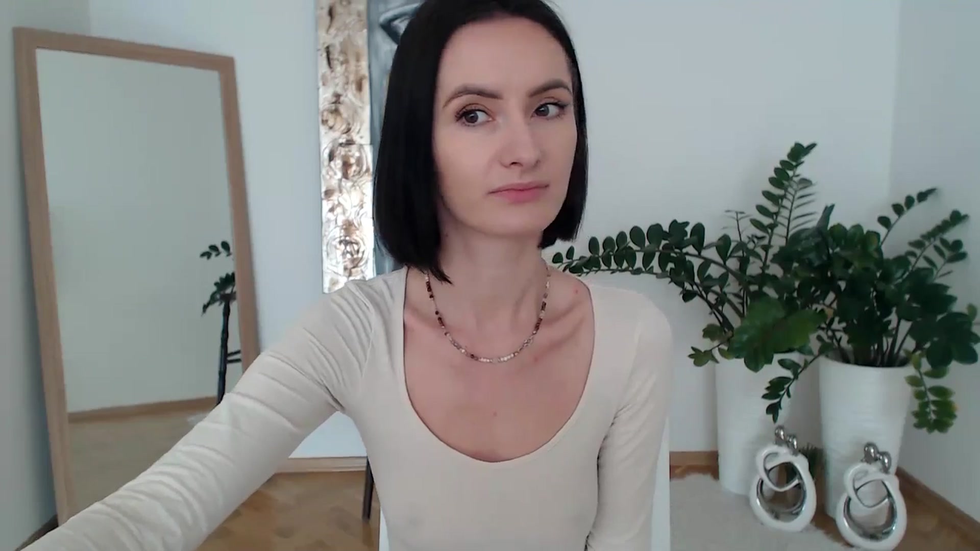 Gallery image thumbnail from the_realpearl's myfreecams stream on, 02/13/2025, 08:47 image 7 of 20