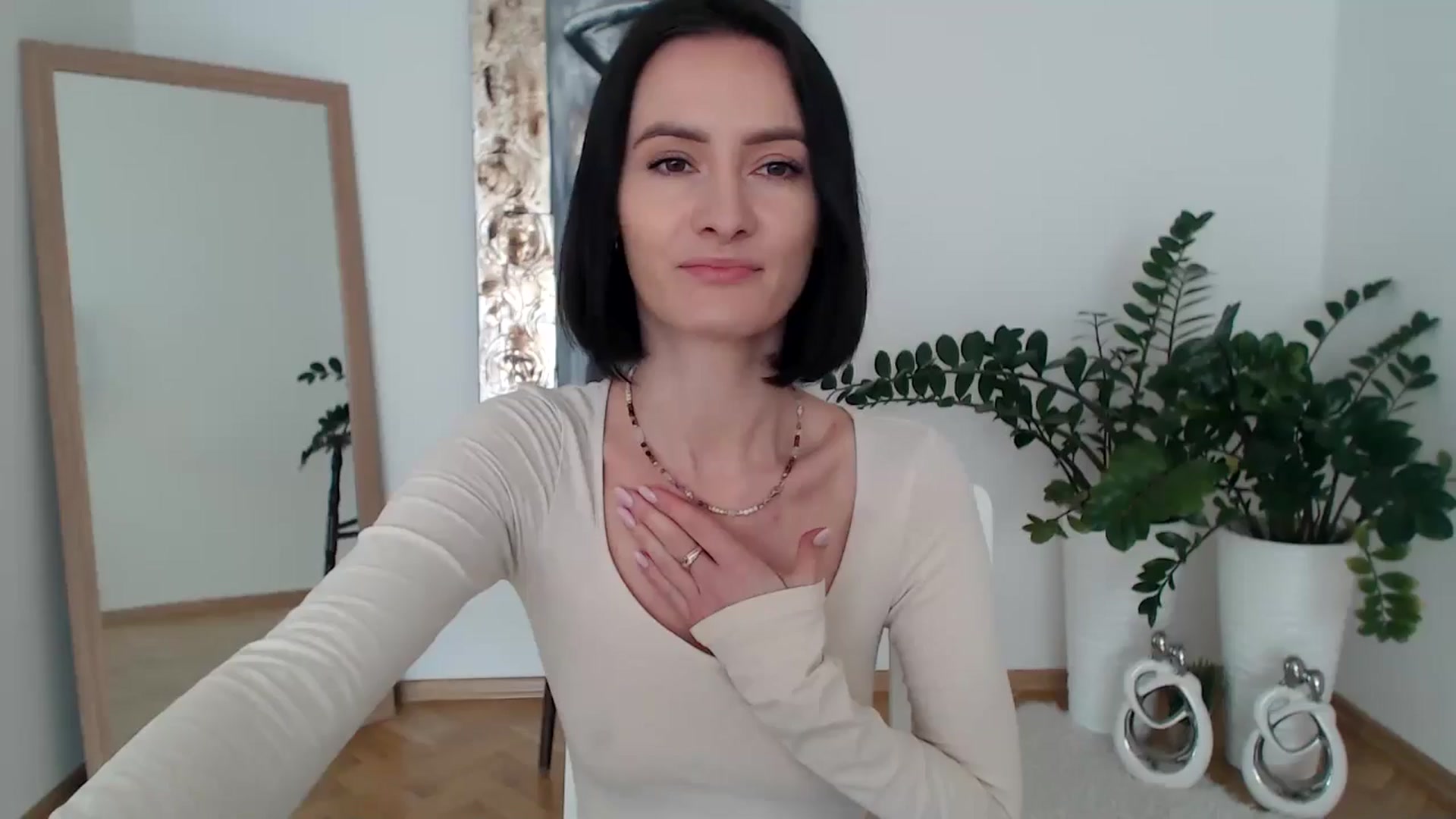 Gallery image thumbnail from the_realpearl's myfreecams stream on, 02/13/2025, 08:47 image 1 of 20