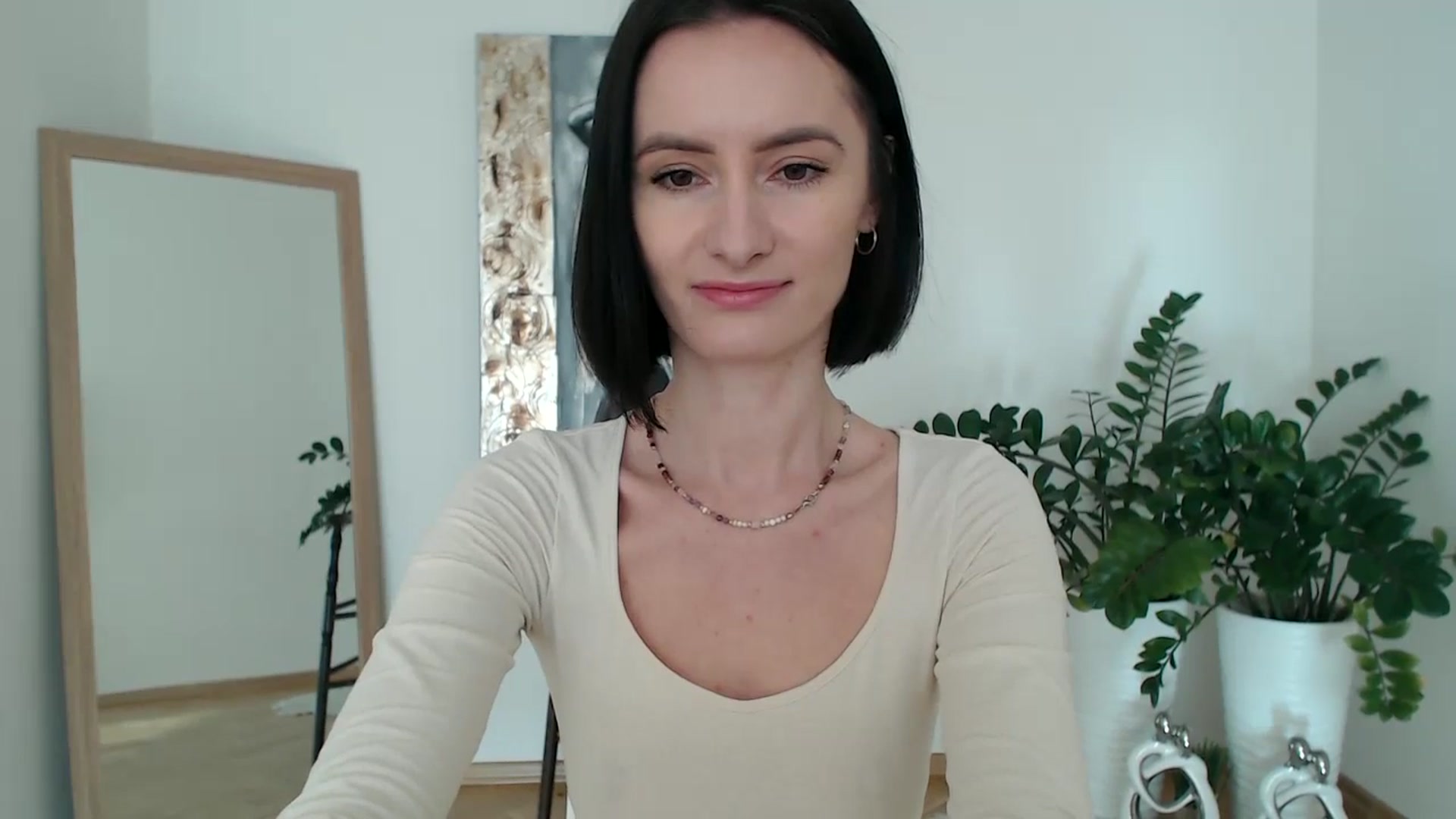 Gallery image thumbnail from the_realpearl's myfreecams stream on, 02/13/2025, 08:47 image 14 of 20