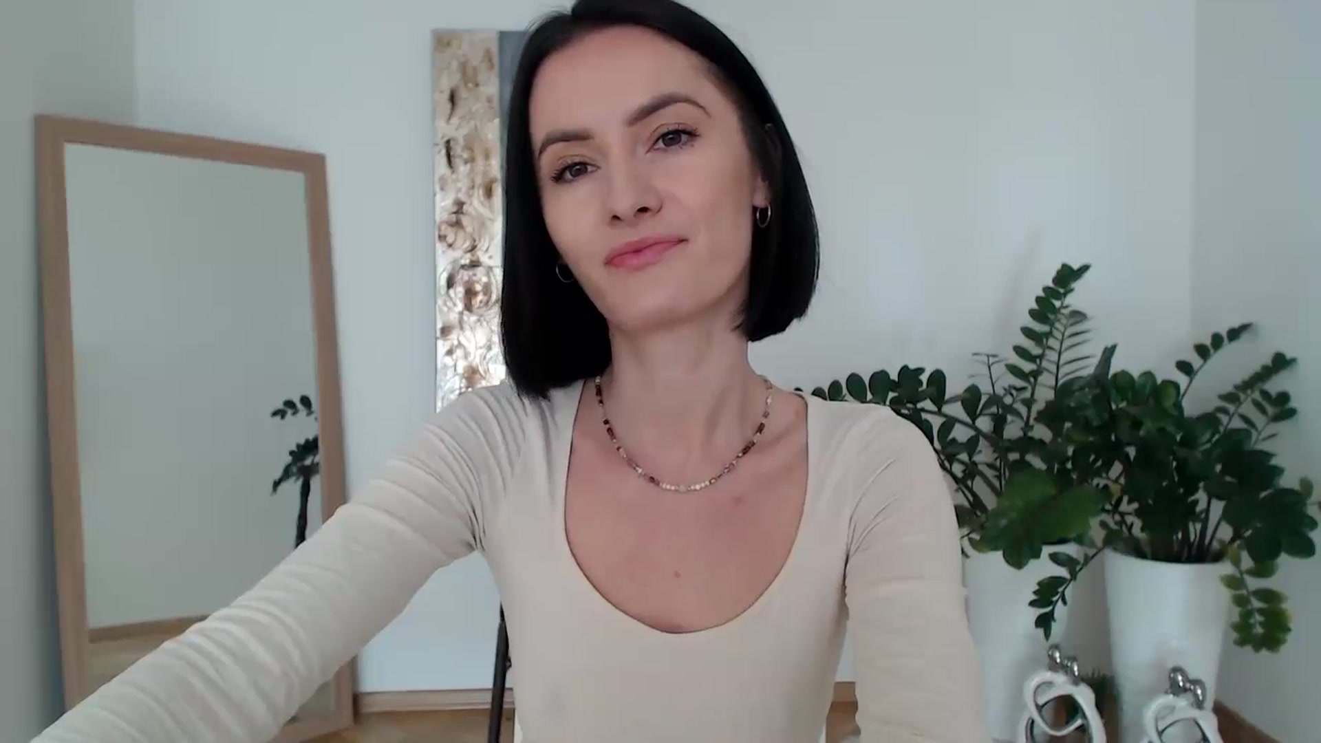 Gallery image thumbnail from the_realpearl's myfreecams stream on, 02/13/2025, 08:47 image 15 of 20