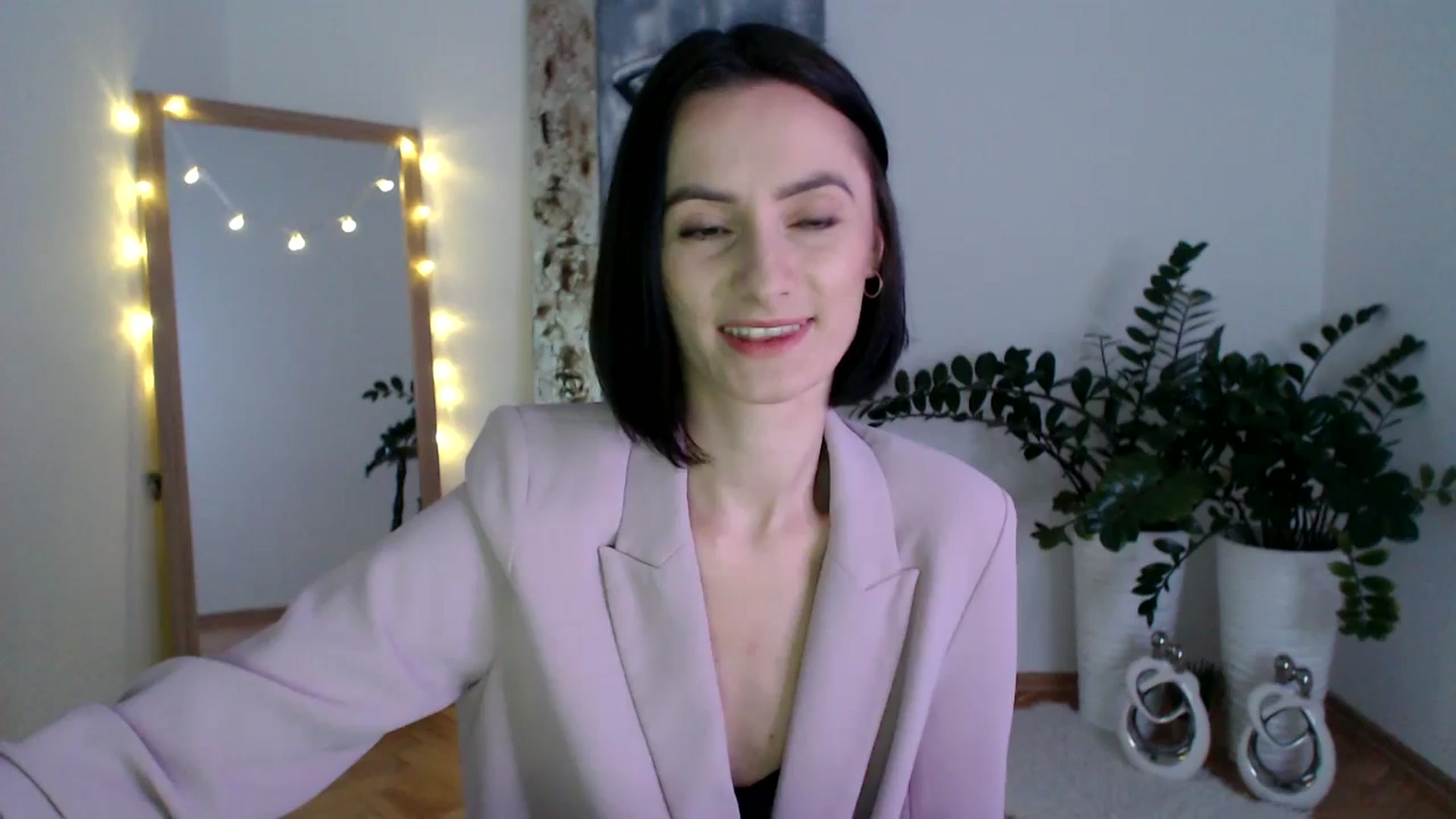Gallery image thumbnail from the_realpearl's myfreecams stream on, 02/14/2025, 18:52 image 1 of 20
