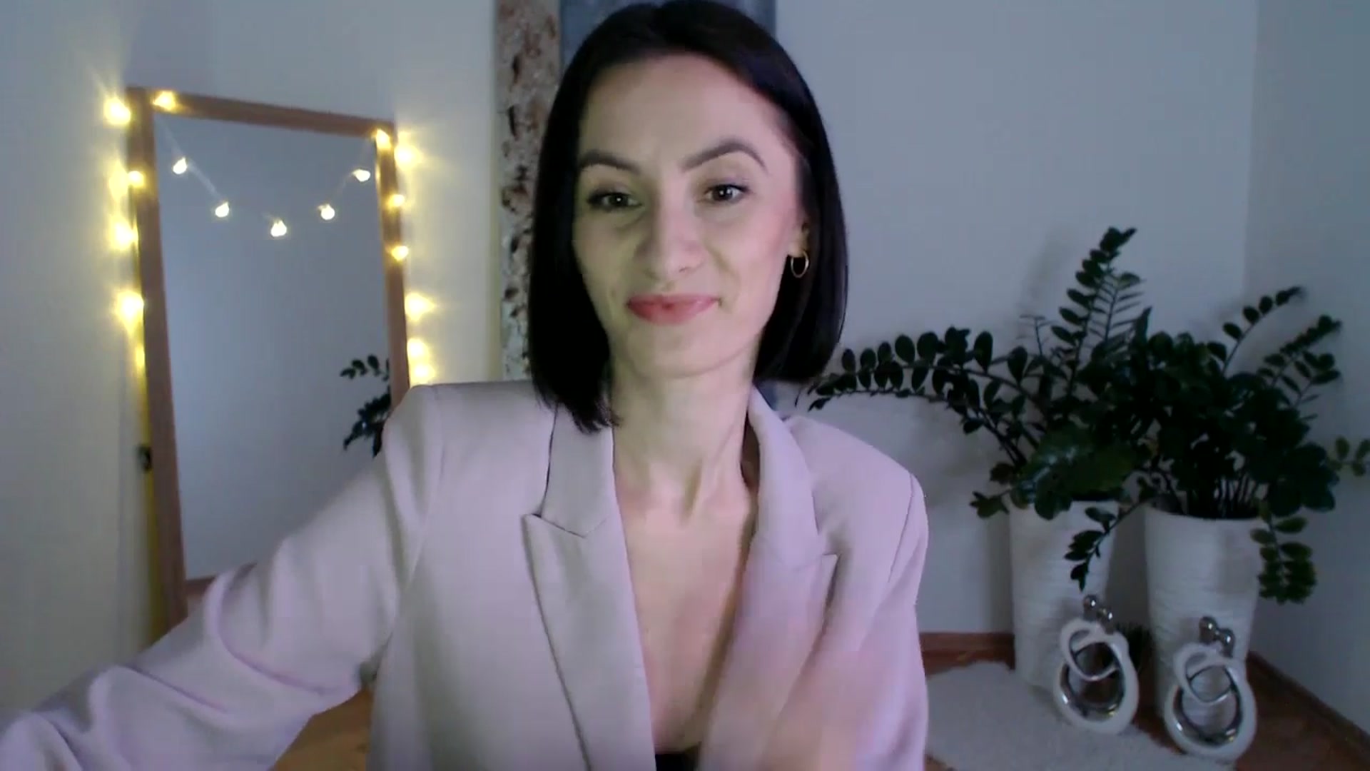Gallery image thumbnail from the_realpearl's myfreecams stream on, 02/14/2025, 18:52 image 2 of 20