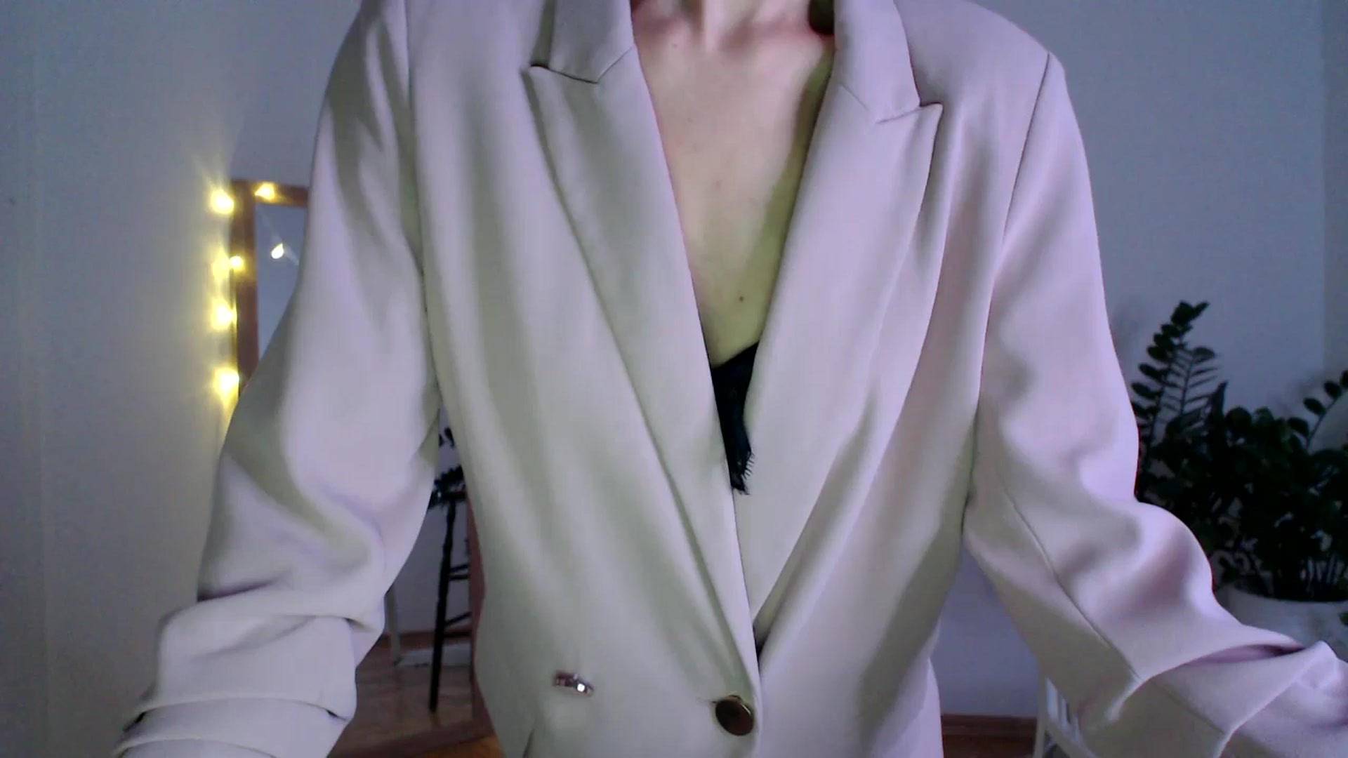 Gallery image thumbnail from the_realpearl's myfreecams stream on, 02/14/2025, 18:52 image 7 of 20