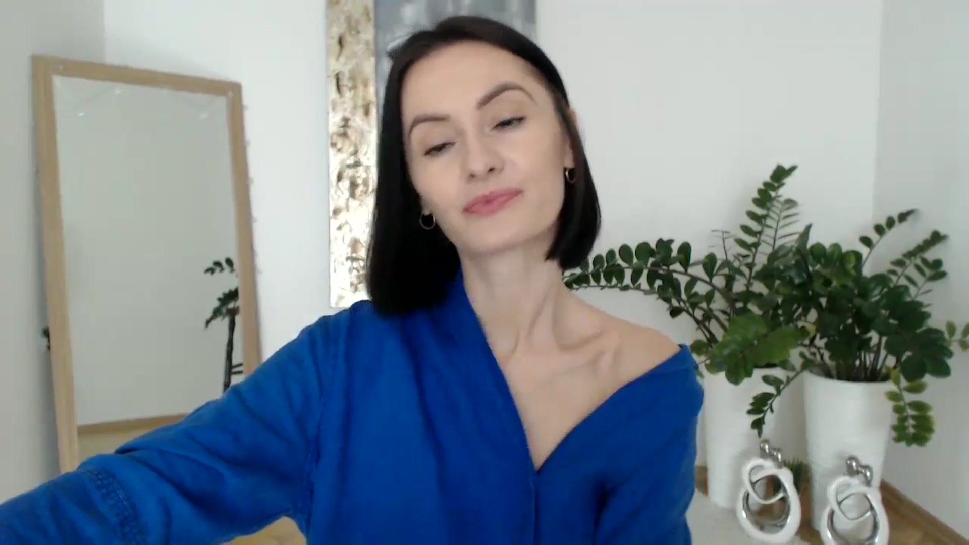 Gallery image thumbnail from the_realpearl's myfreecams stream on, 02/16/2025, 13:54 image 12 of 20