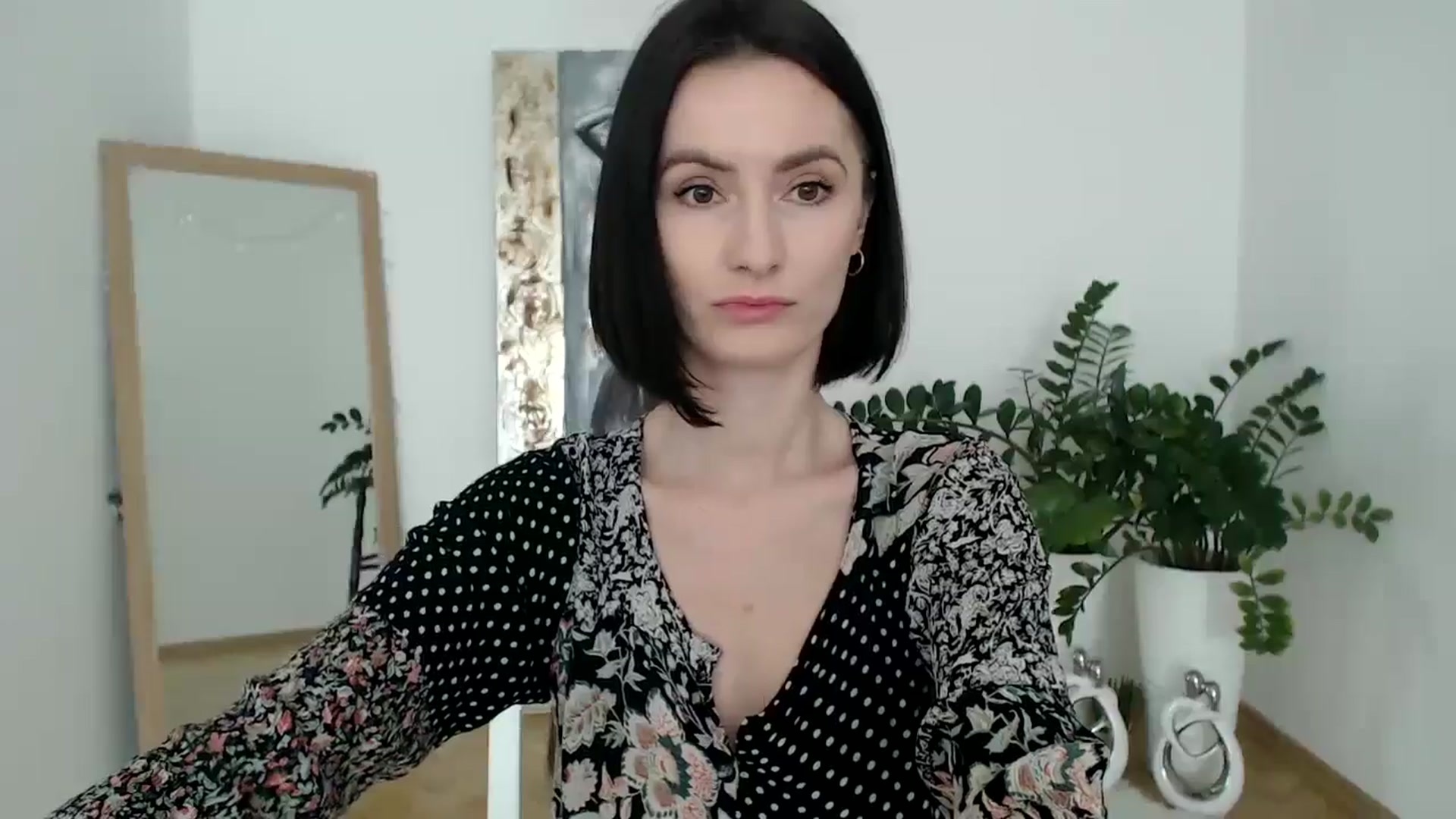 Gallery image thumbnail from the_realpearl's myfreecams stream on, 02/17/2025, 14:06 image 4 of 20