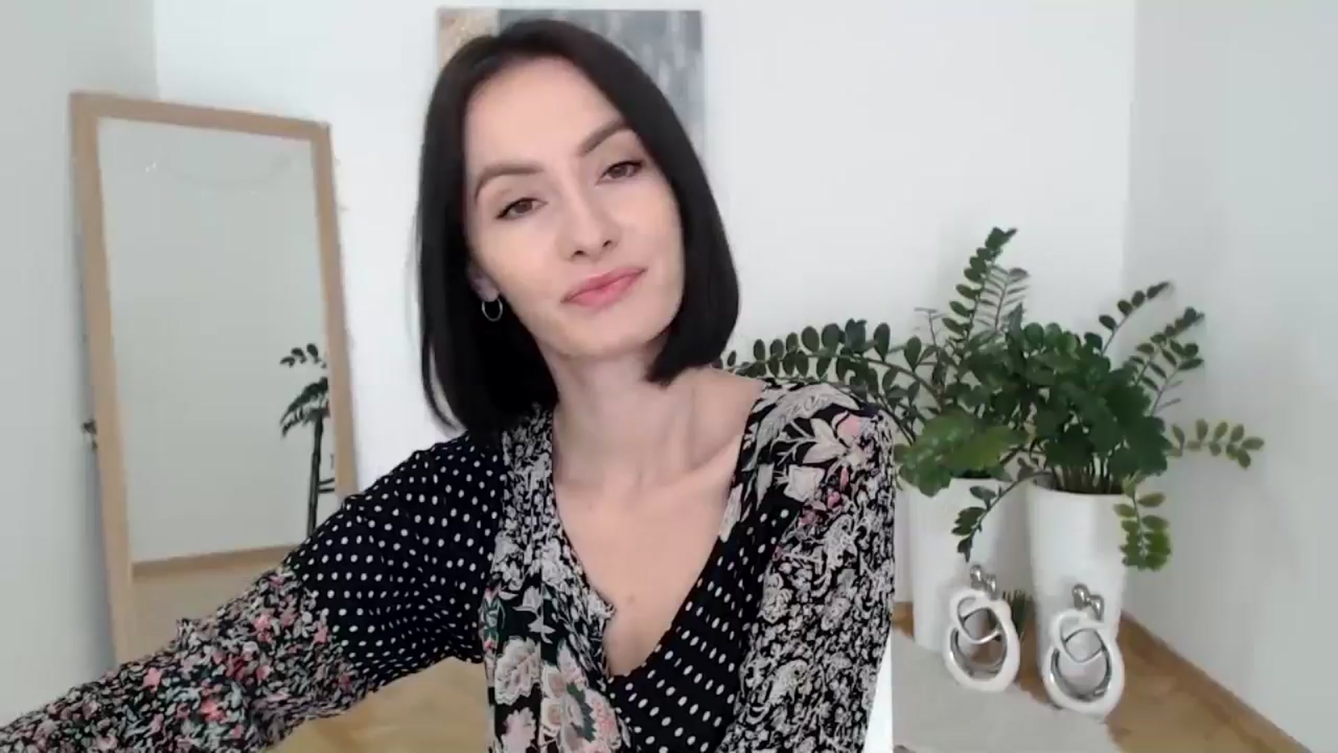 Gallery image thumbnail from the_realpearl's myfreecams stream on, 02/17/2025, 14:06 image 1 of 20