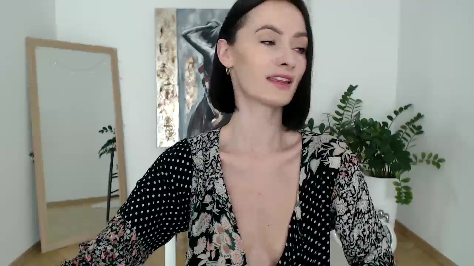 Gallery image thumbnail from the_realpearl's myfreecams stream on, 02/17/2025, 14:06 image 6 of 20
