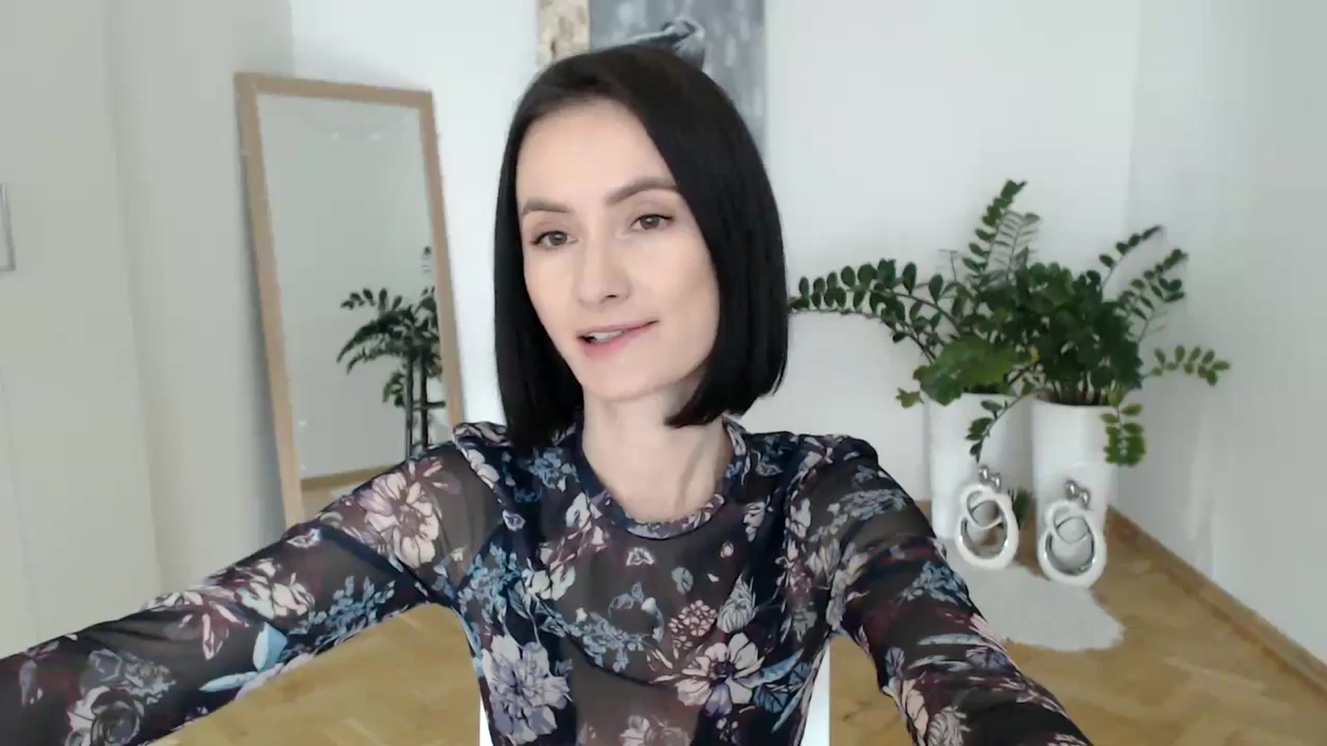 Gallery image thumbnail from the_realpearl's myfreecams stream on, 02/19/2025, 11:39 image 17 of 20